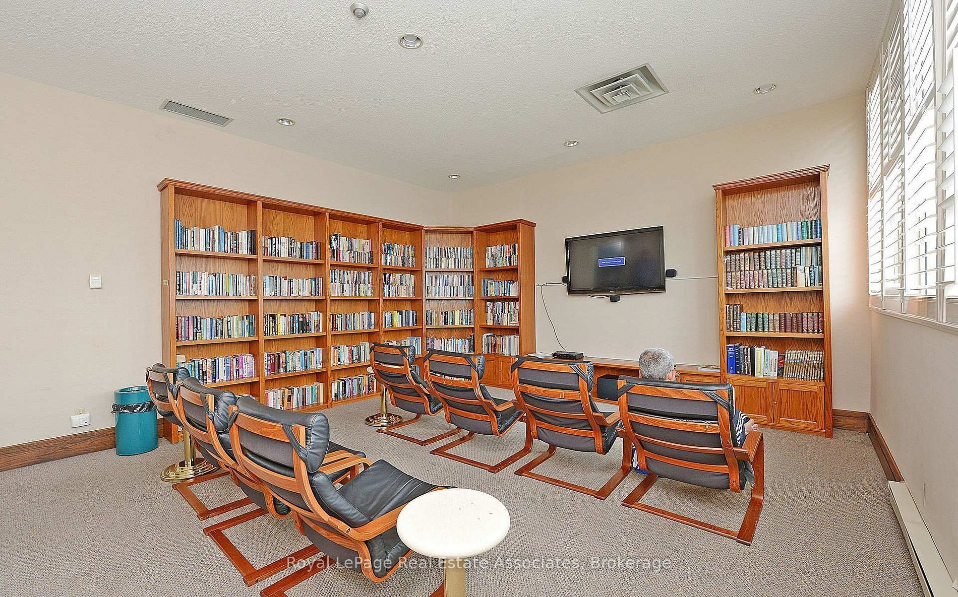 55 Elm Drive W 809 Property Photo 8