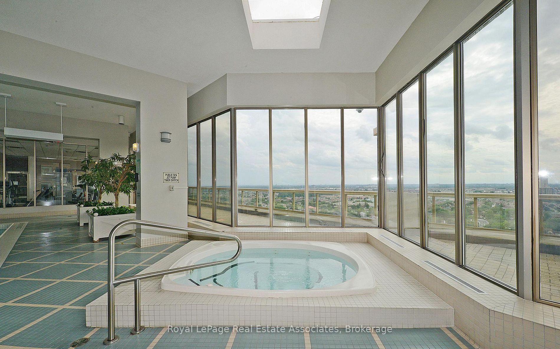 55 Elm Drive W 809 Property Photo 10
