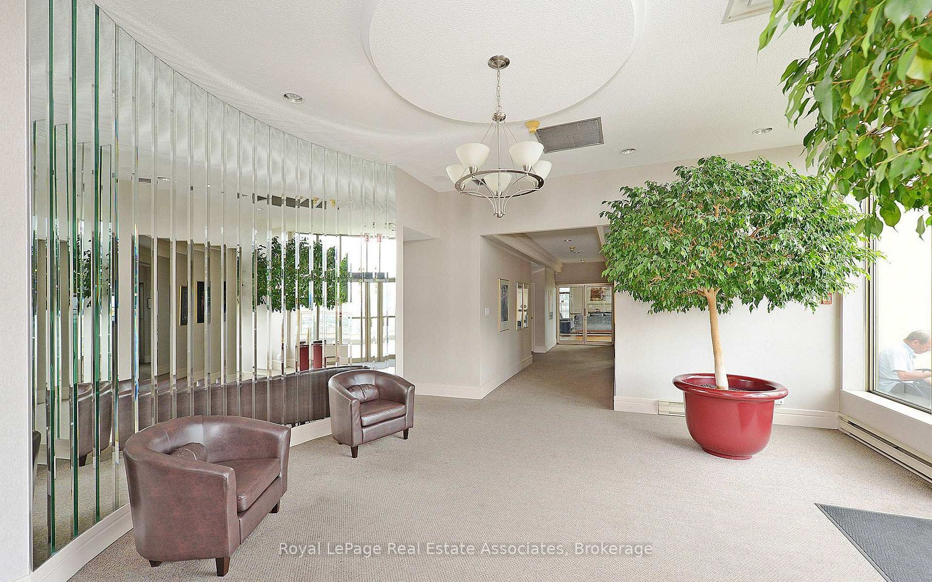 55 Elm Drive W 809 Property Photo 11