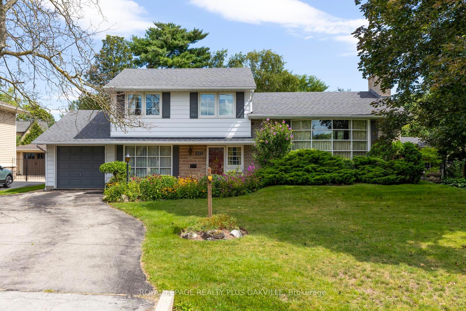 227 Sandwell Drive Property Photo 1