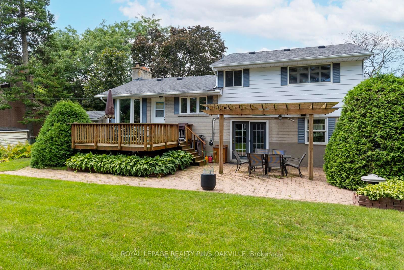 227 Sandwell Drive Property Photo 6