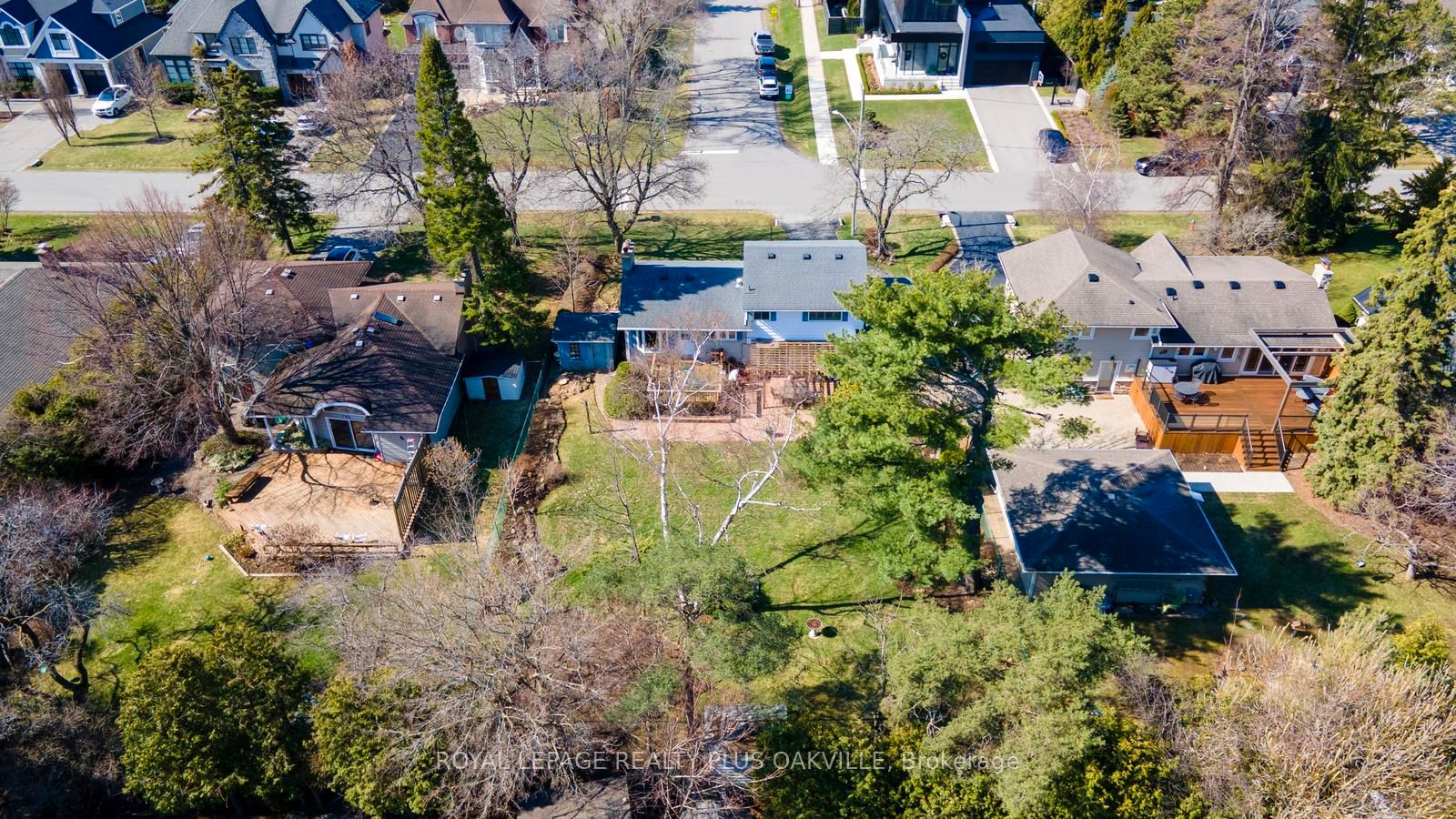 227 Sandwell Drive Property Photo 10