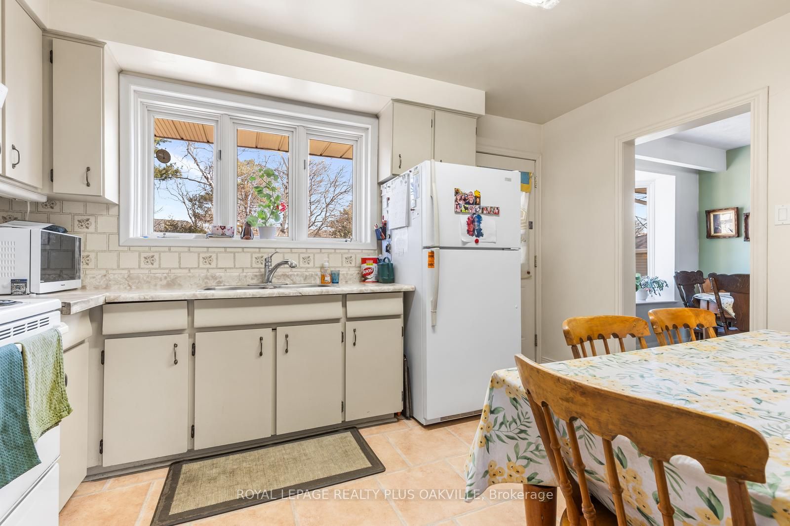 227 Sandwell Drive Property Photo 28