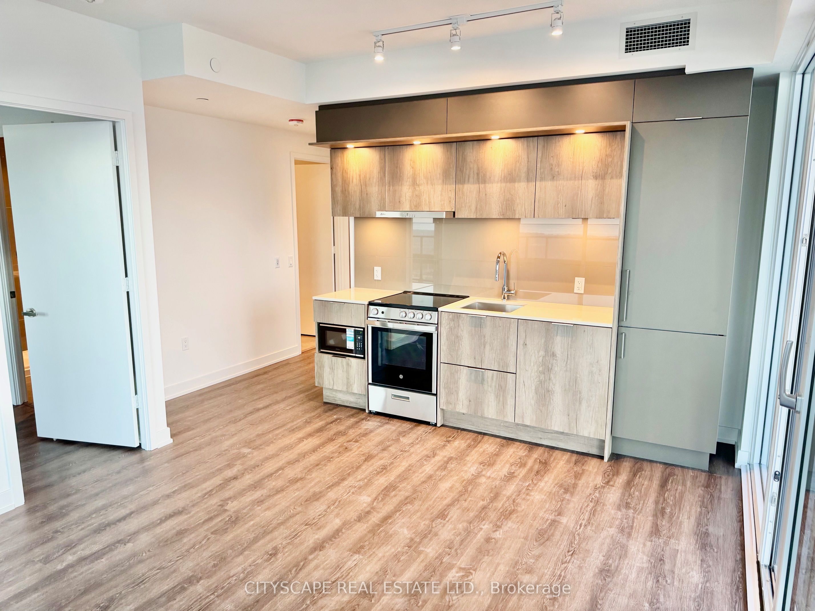 448 Burnhamthorpe Road W 6508 Property Photo 6