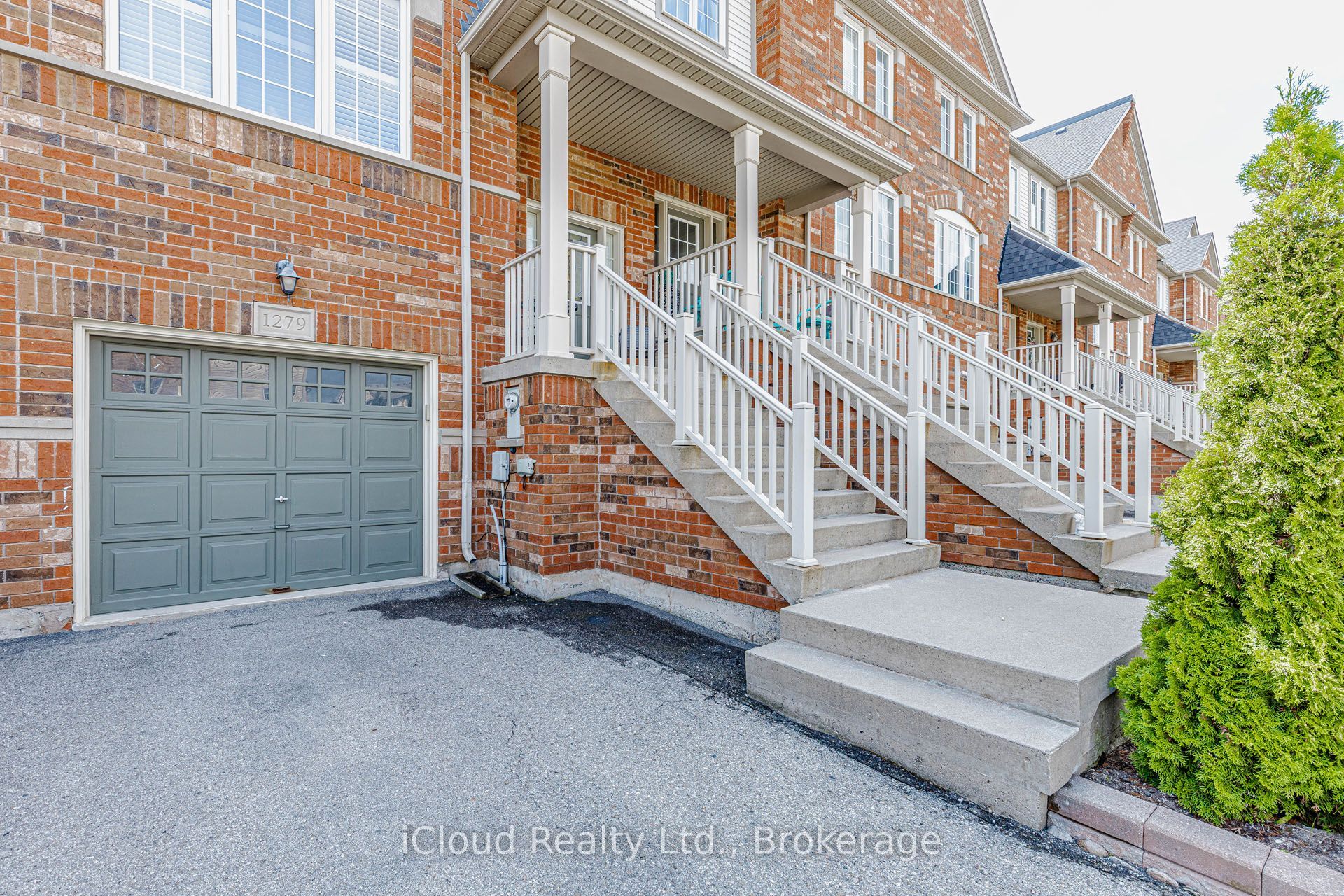 1279 Lamont Crescent Property Photo 3