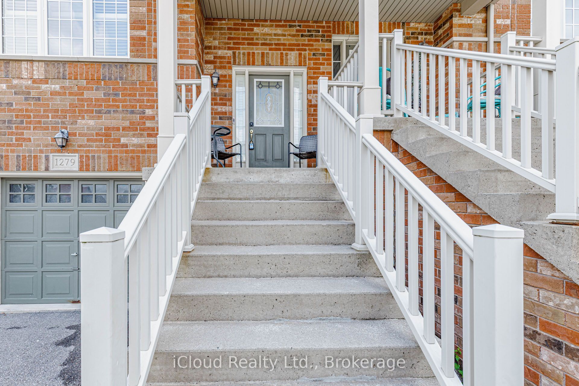 1279 Lamont Crescent Property Photo 4