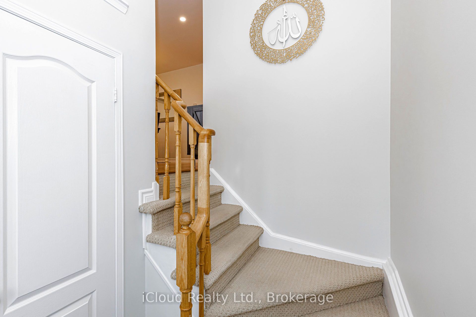 1279 Lamont Crescent Property Photo 6
