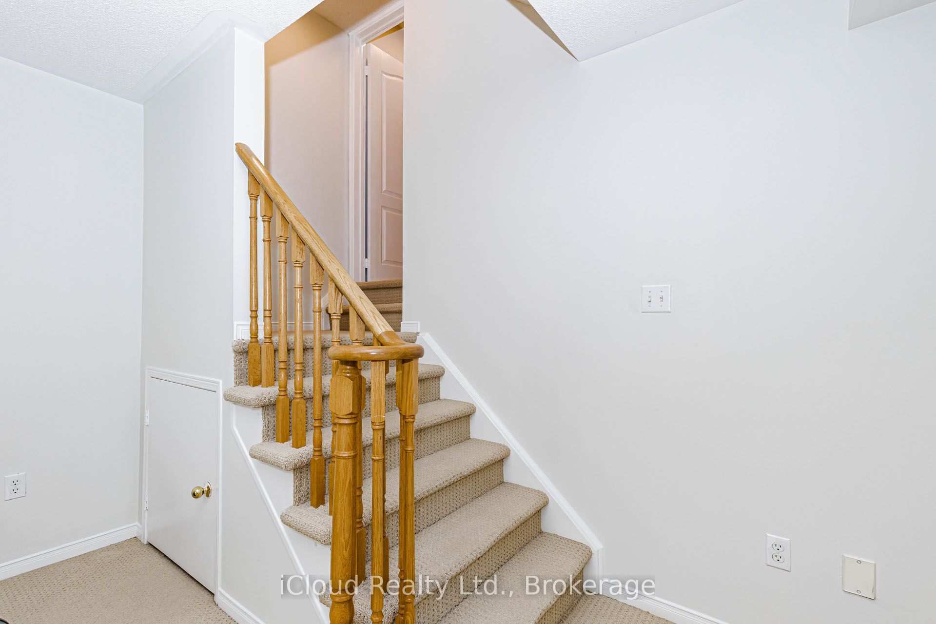 1279 Lamont Crescent Property Photo 40