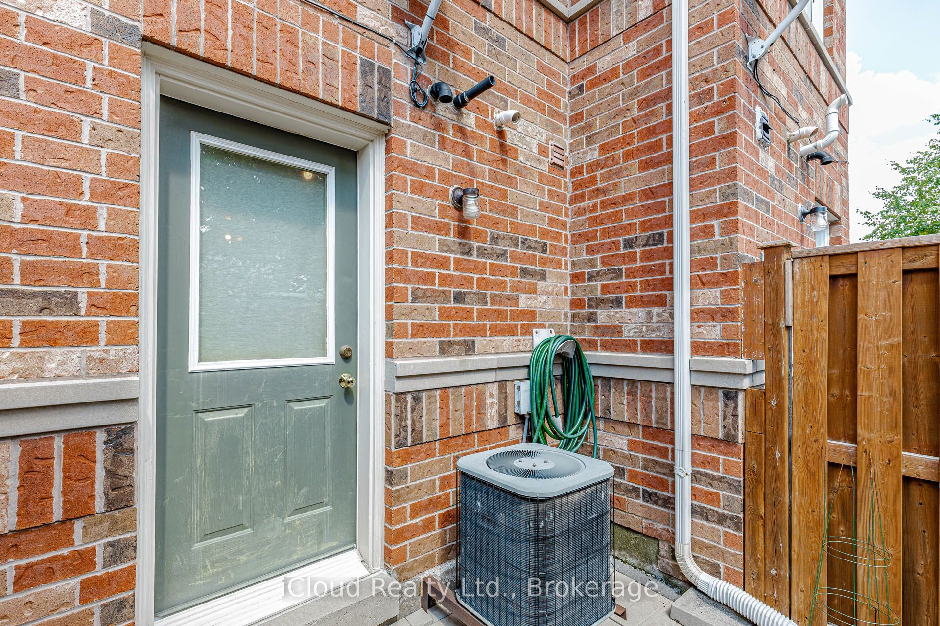 1279 Lamont Crescent Property Photo 45
