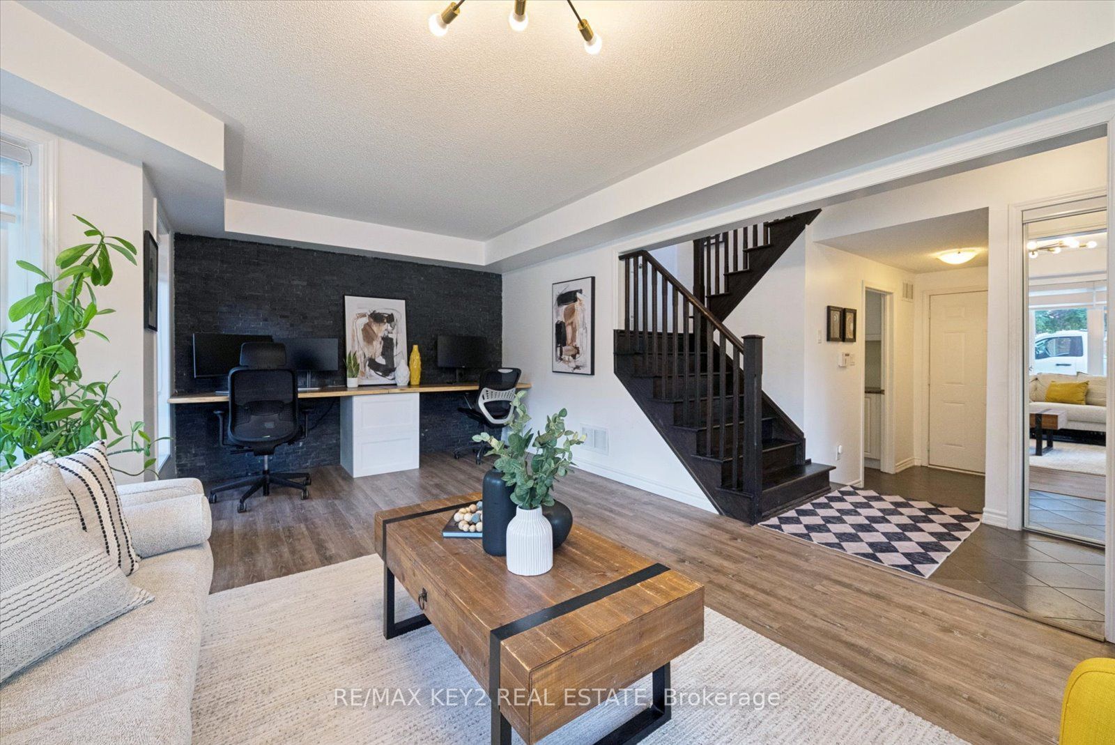 612 Gervais Terrace Property Photo 8