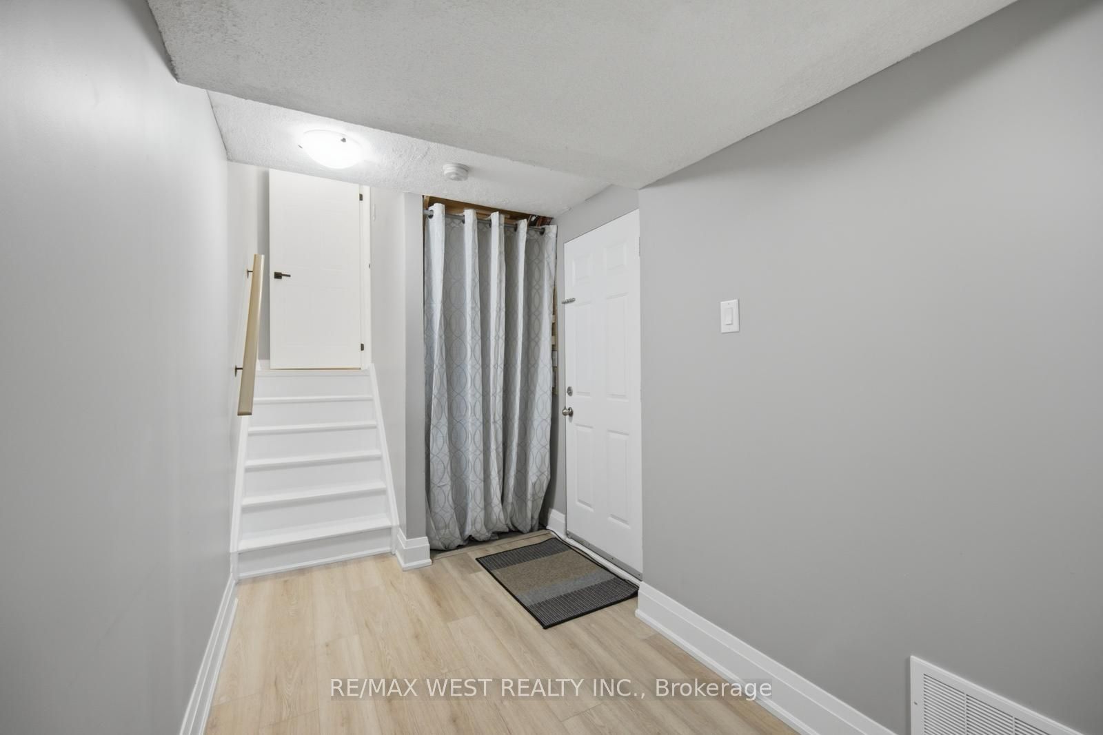 5 Spring Street 10 Property Photo 35