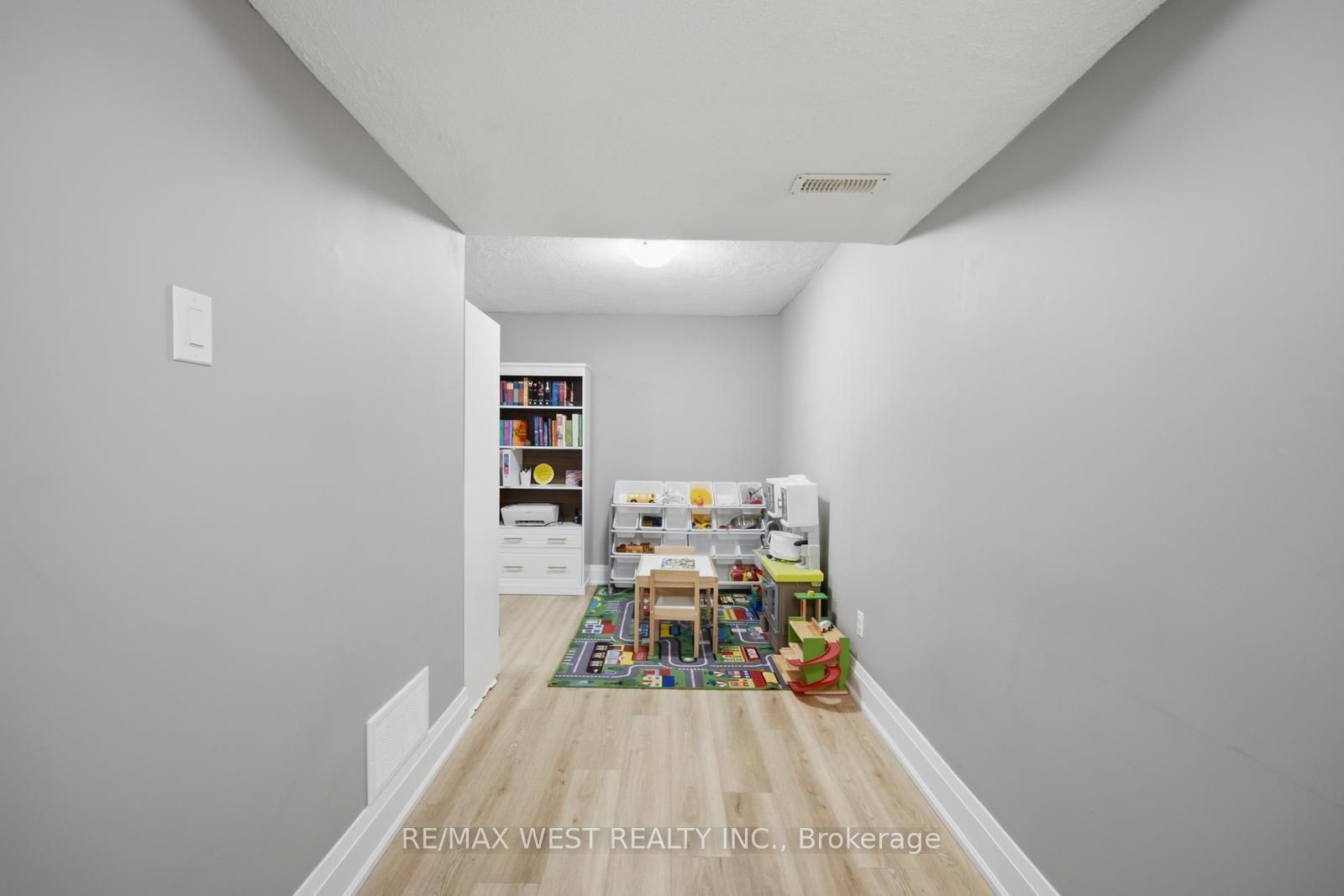 5 Spring Street 10 Property Photo 37