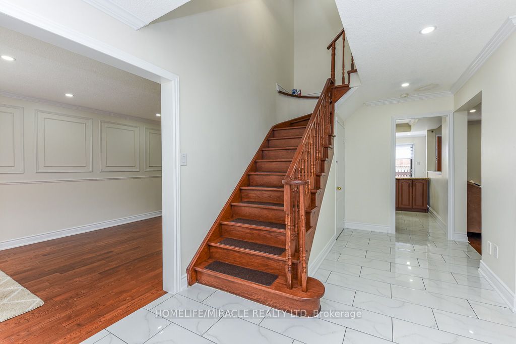 5449 Heritage Hills Boulevard Property Photo 4