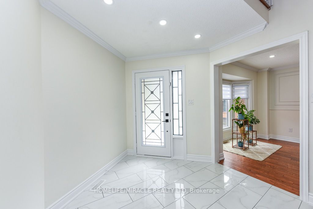 5449 Heritage Hills Boulevard Property Photo 5