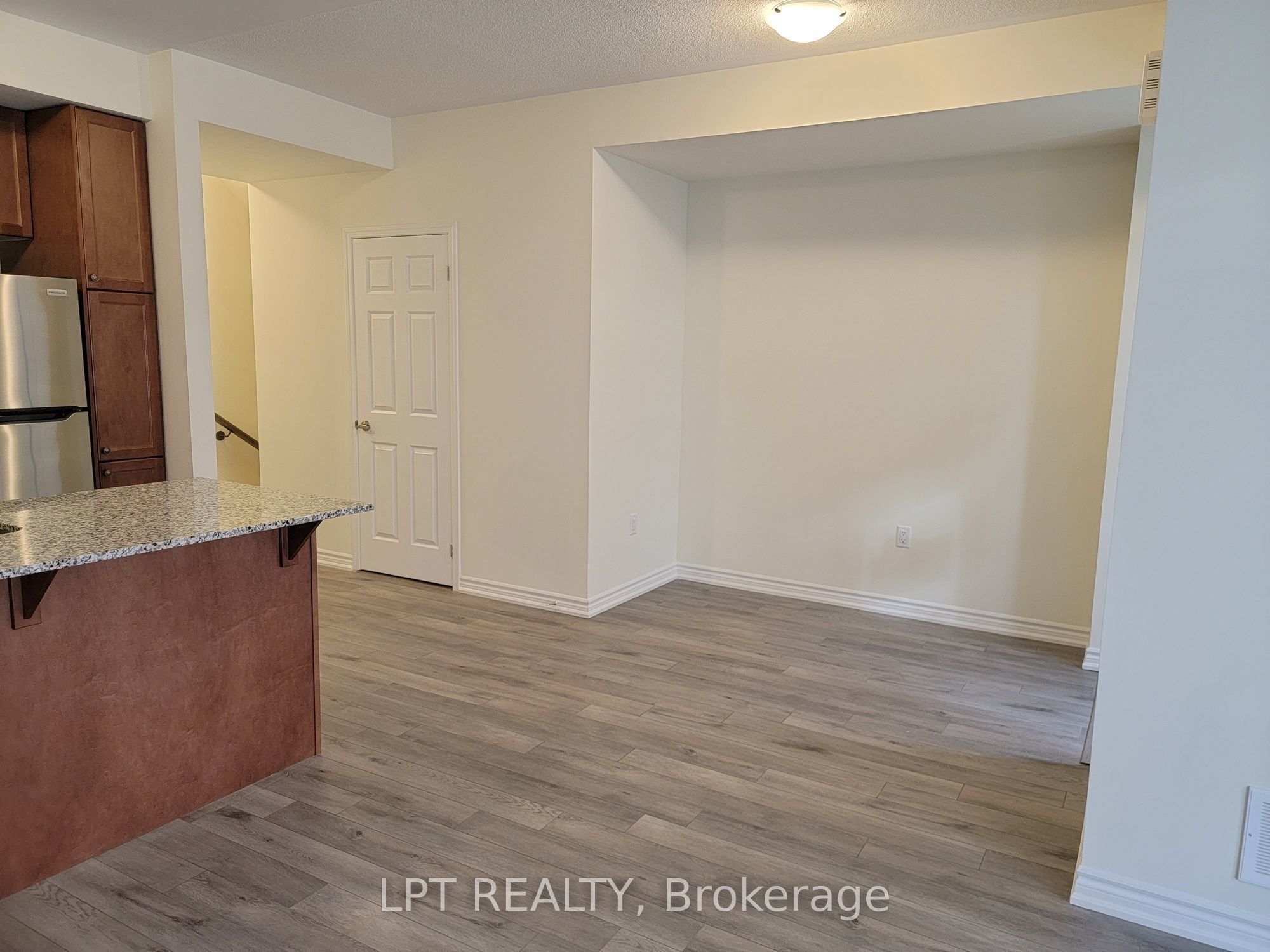 240 Lagerfeld Drive 6 Property Photo 9