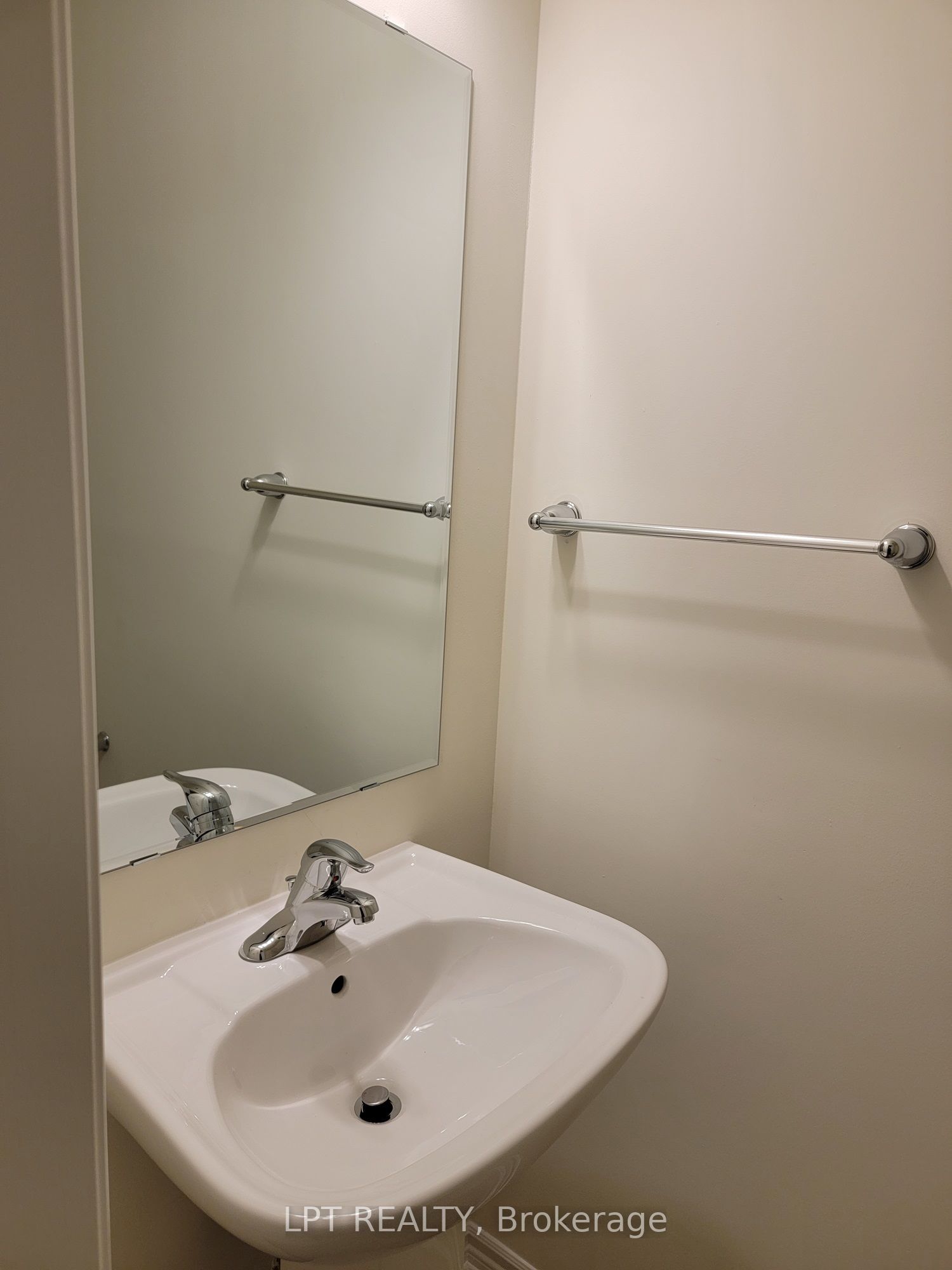 240 Lagerfeld Drive 6 Property Photo 11