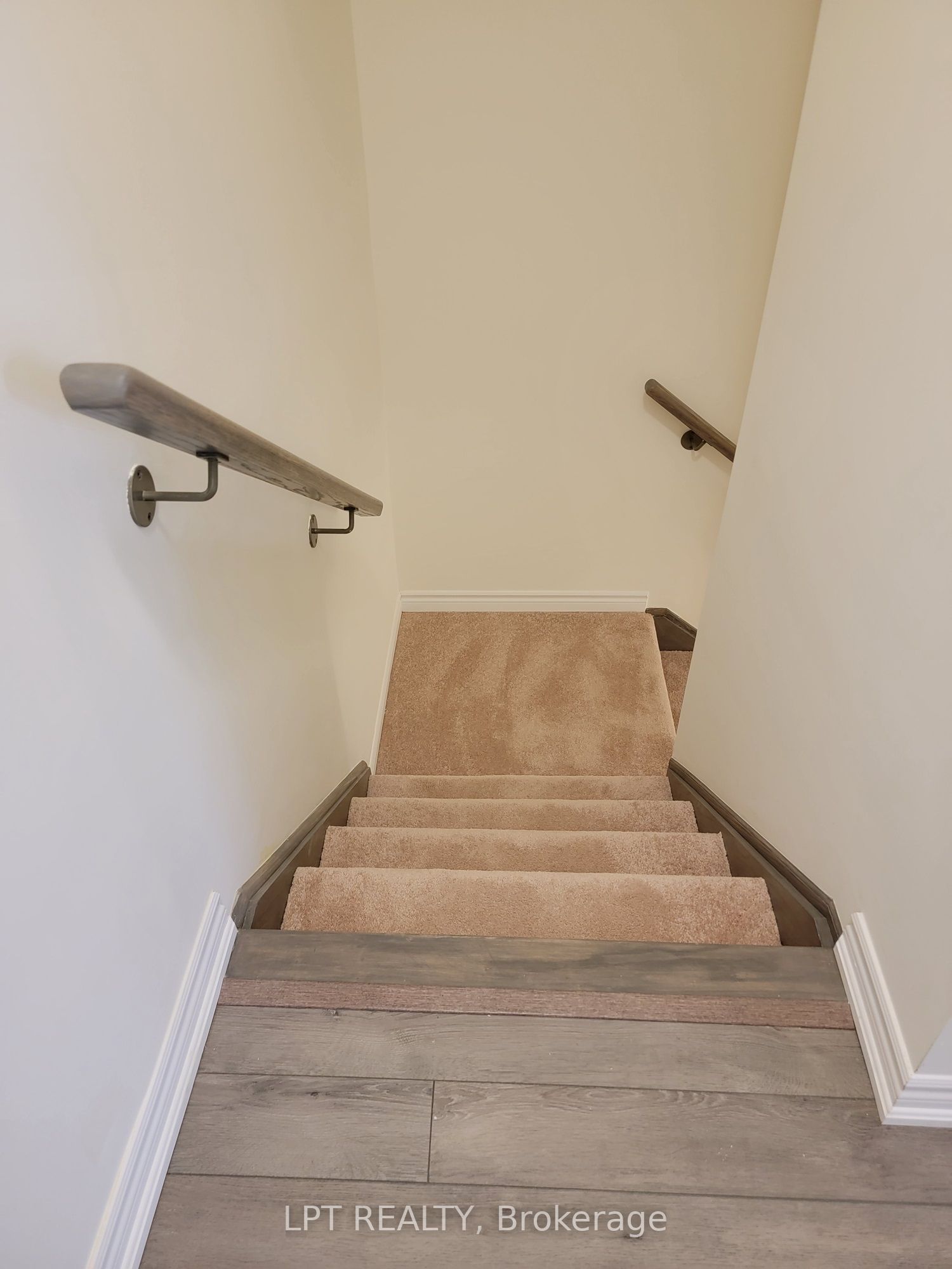 240 Lagerfeld Drive 6 Property Photo 14