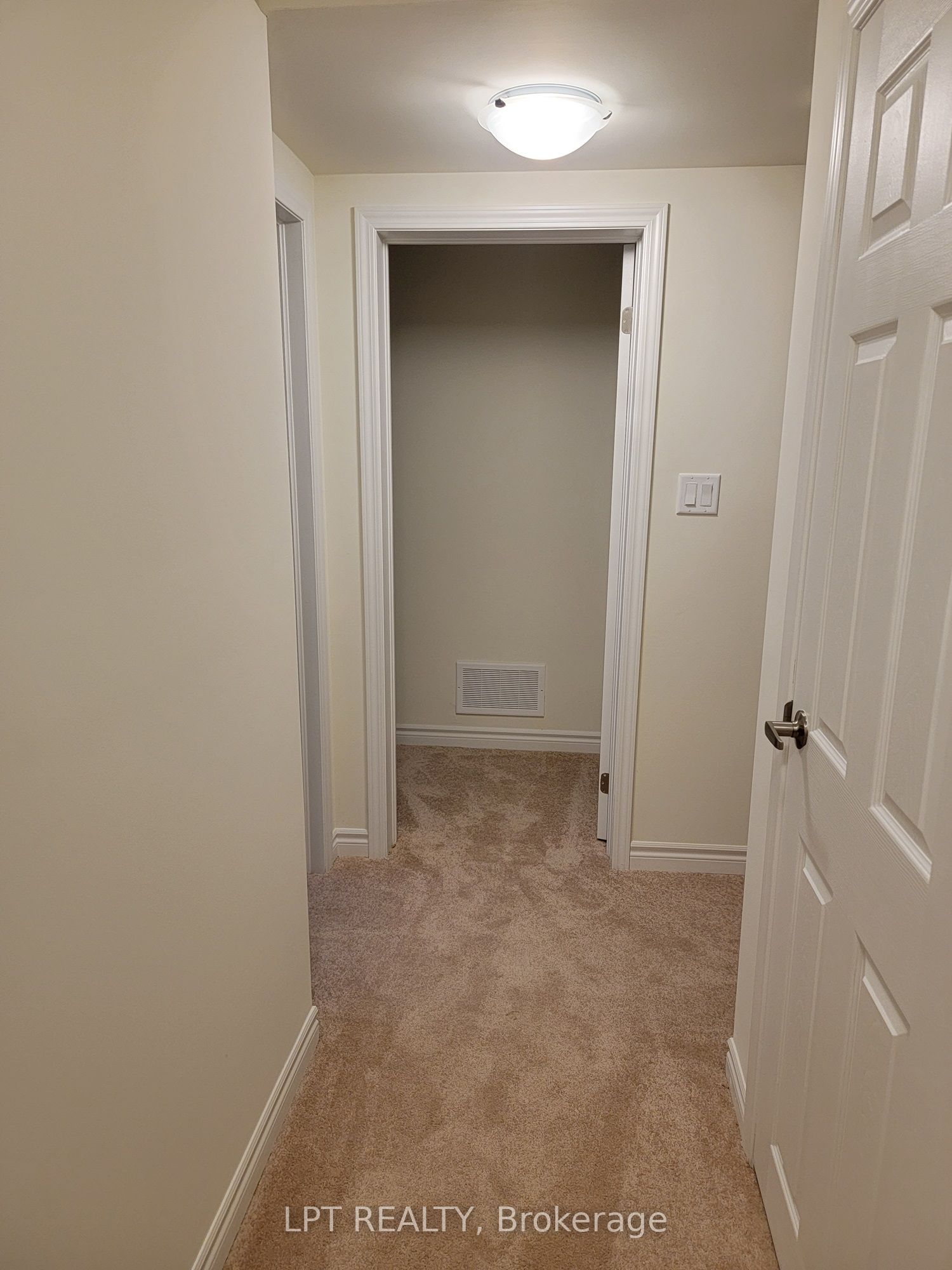 240 Lagerfeld Drive 6 Property Photo 16