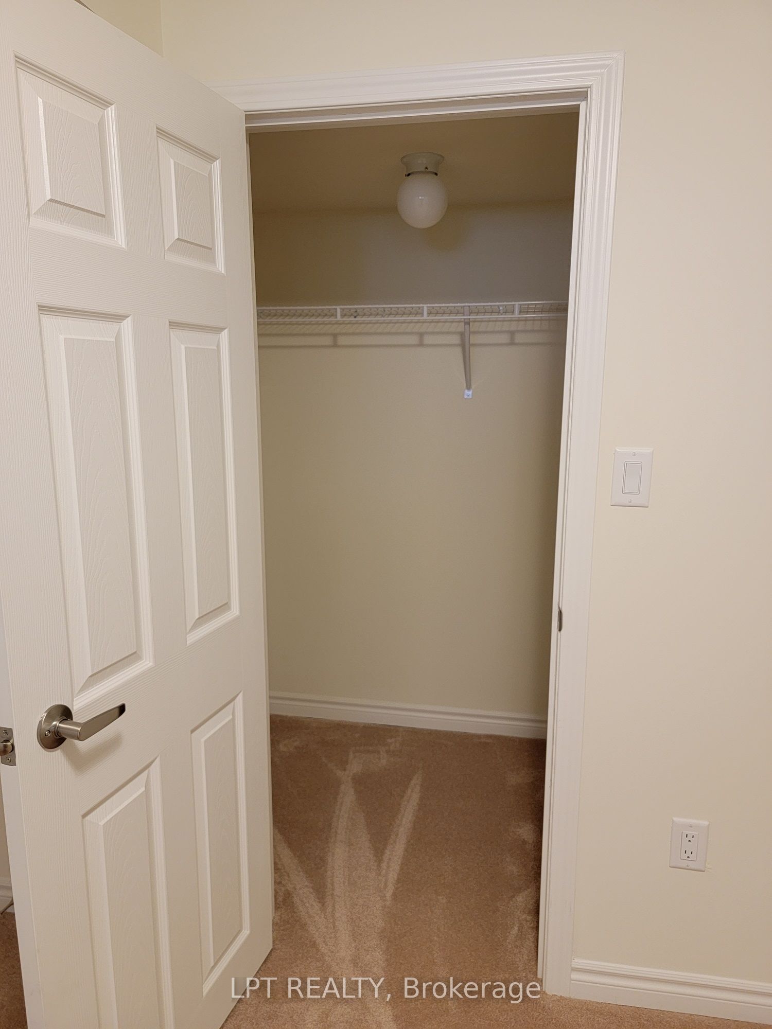 240 Lagerfeld Drive 6 Property Photo 20