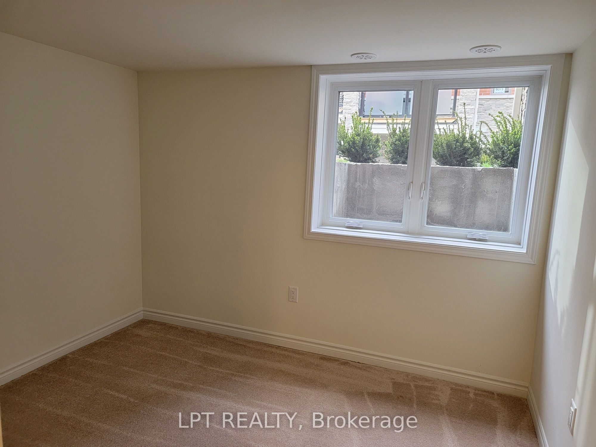 240 Lagerfeld Drive 6 Property Photo 22