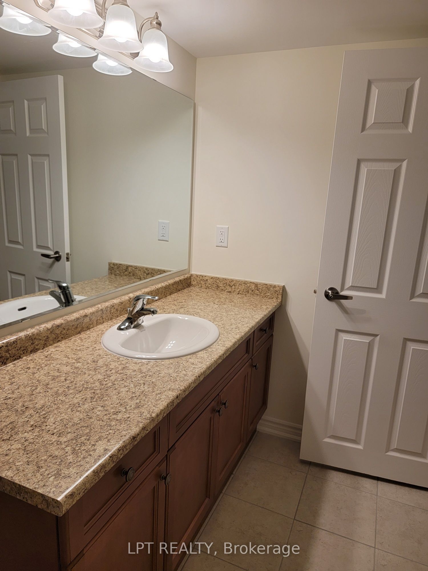 240 Lagerfeld Drive 6 Property Photo 25