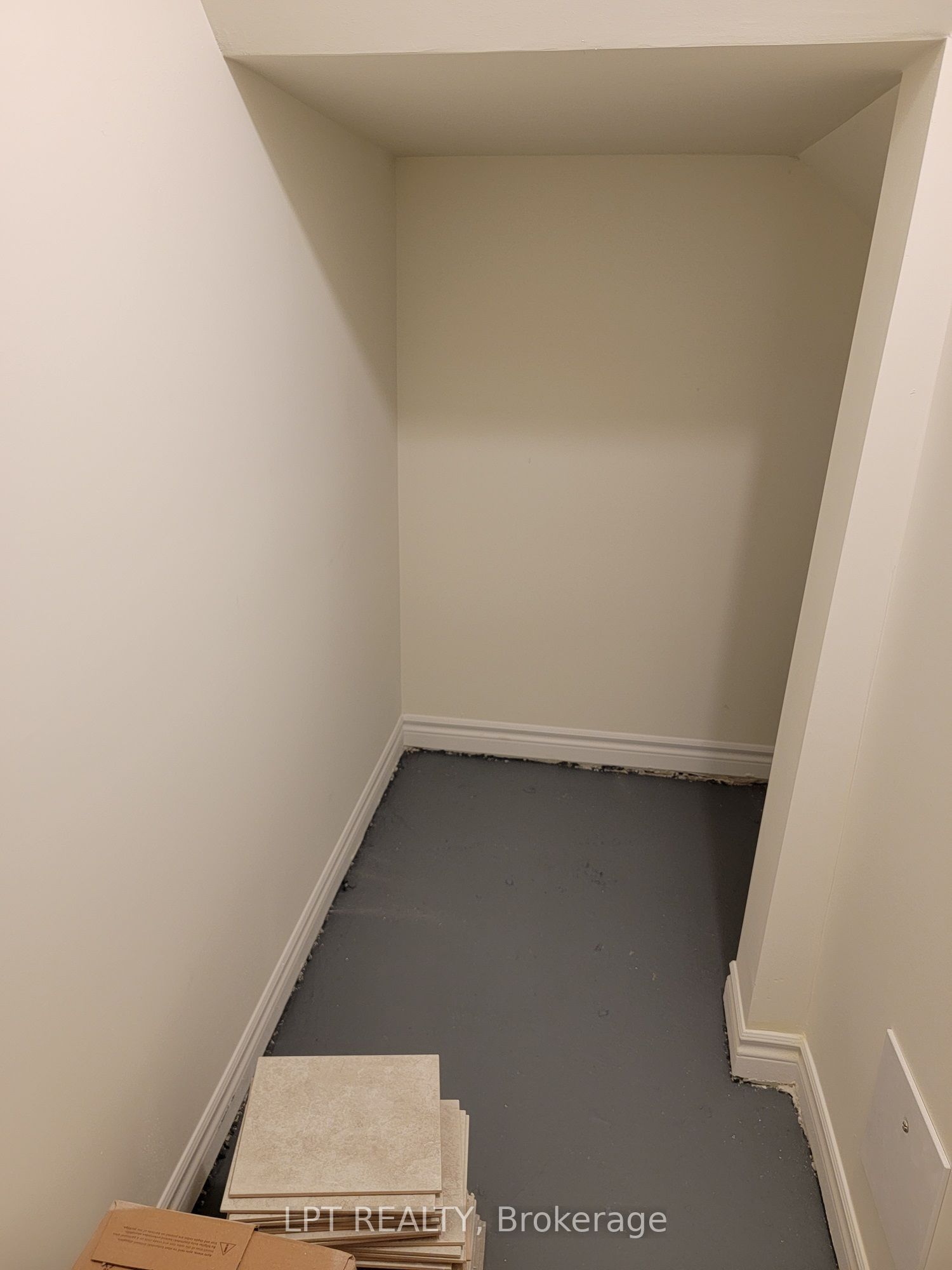 240 Lagerfeld Drive 6 Property Photo 27