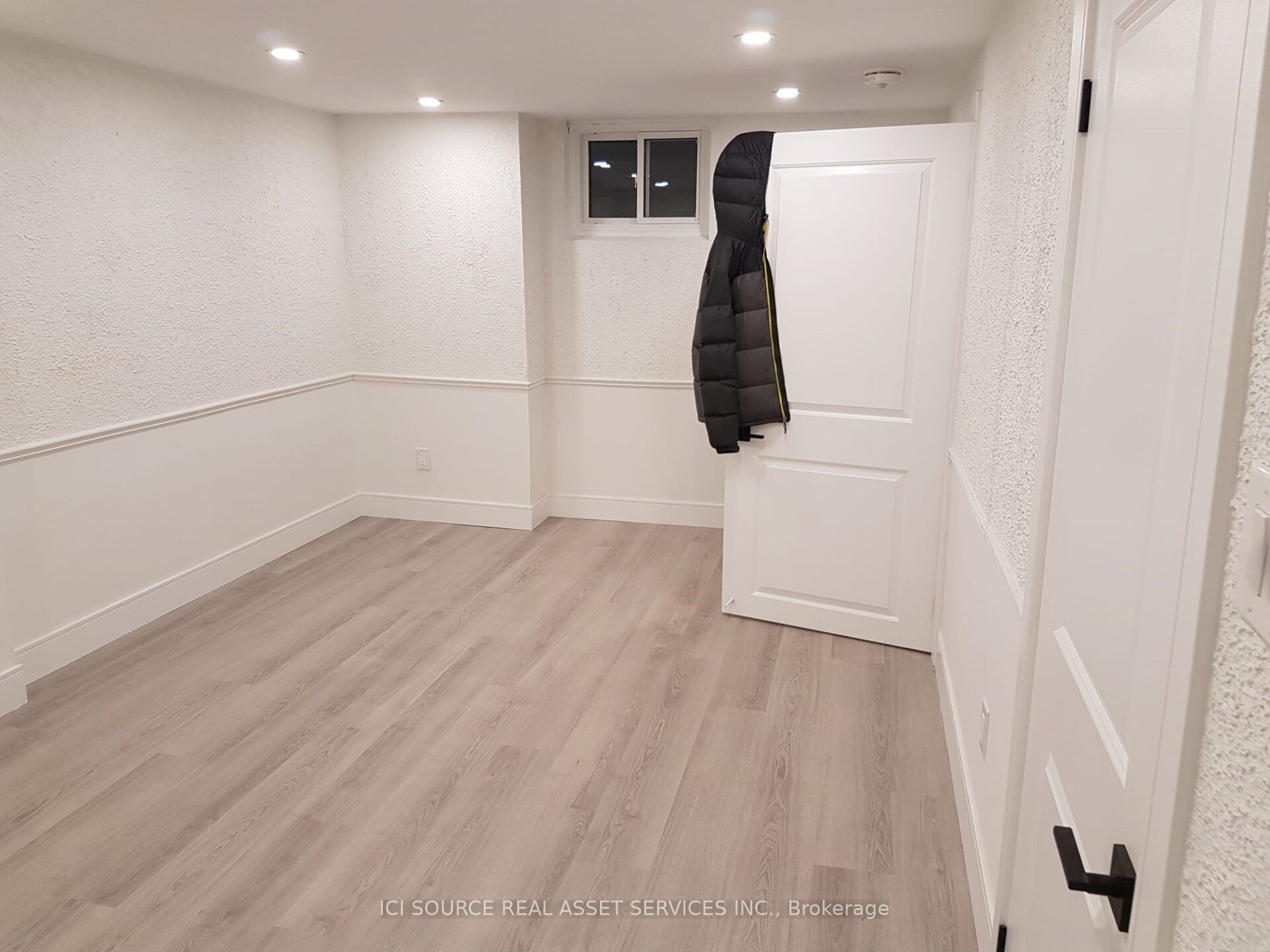 411 Enfield Road Lower Property Photo 3