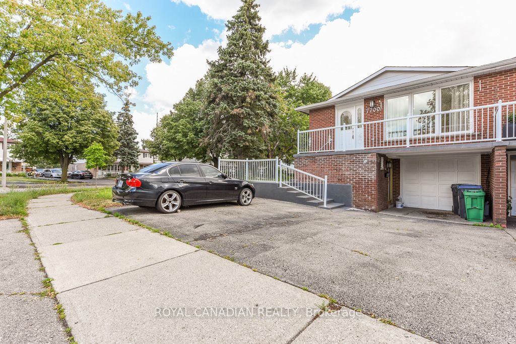 7700 Kittridge Drive Property Photo 4