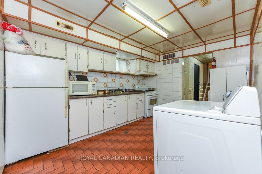 7700 Kittridge Drive Property Photo 30