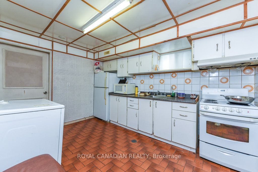 7700 Kittridge Drive Property Photo 32