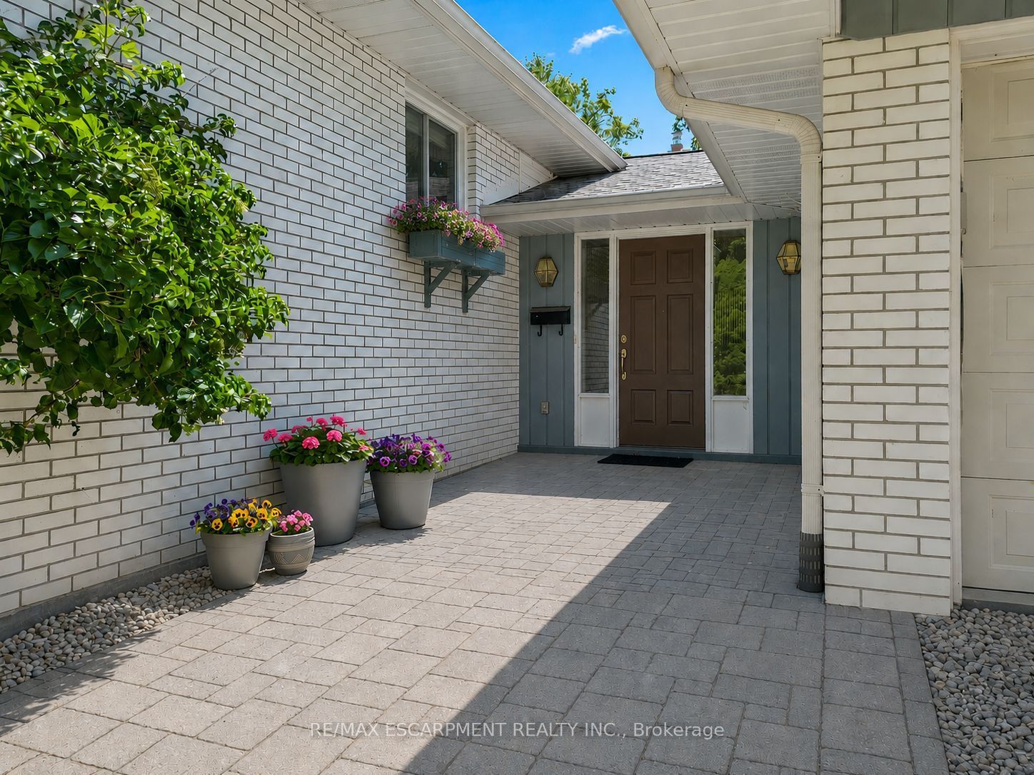 1320 Gatehouse Drive Property Photo 3