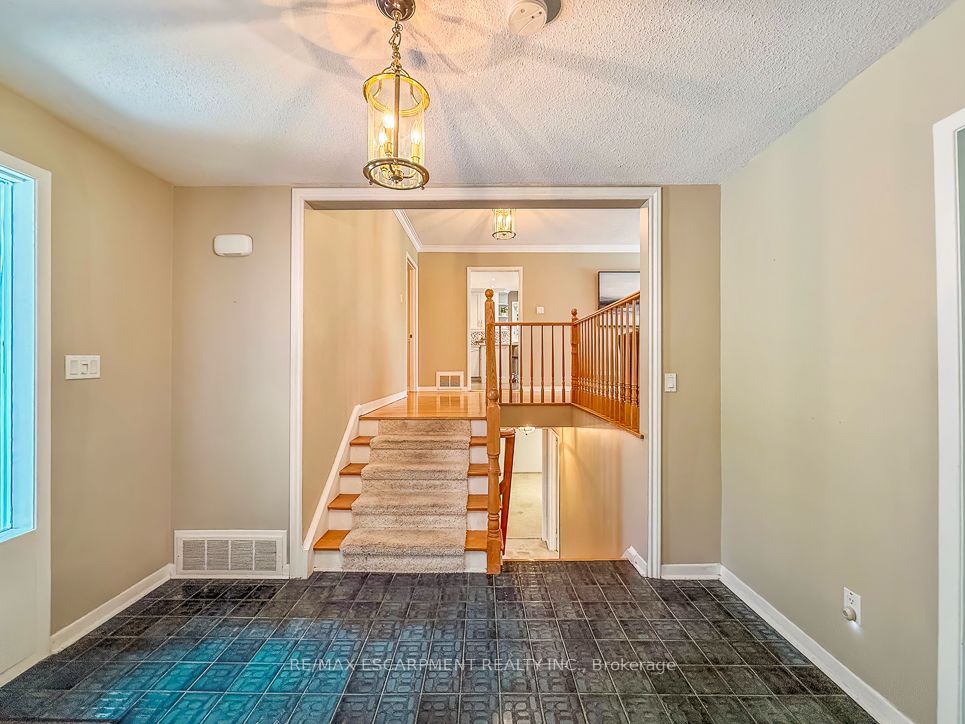 1320 Gatehouse Drive Property Photo 8