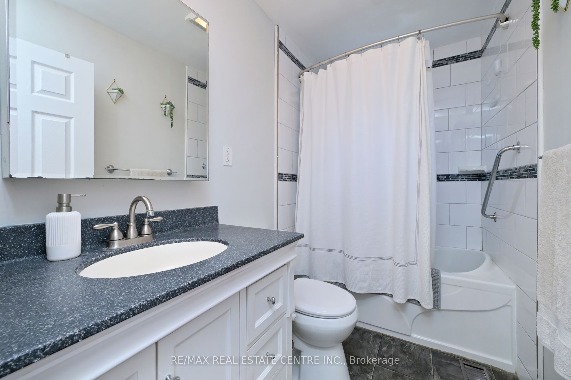 110 John Street Property Photo 13
