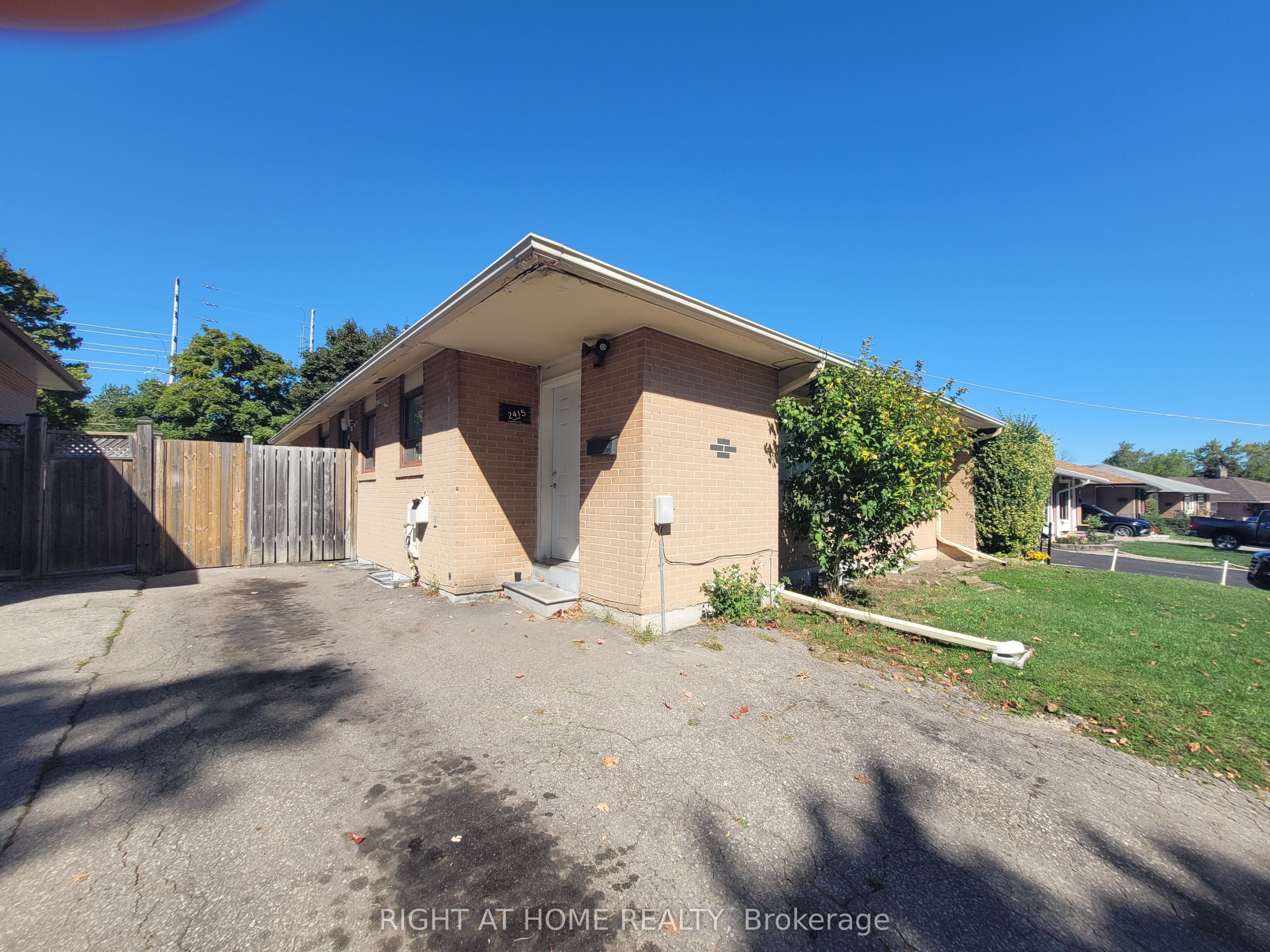 2415 Padstow Crescent Property Photo 2