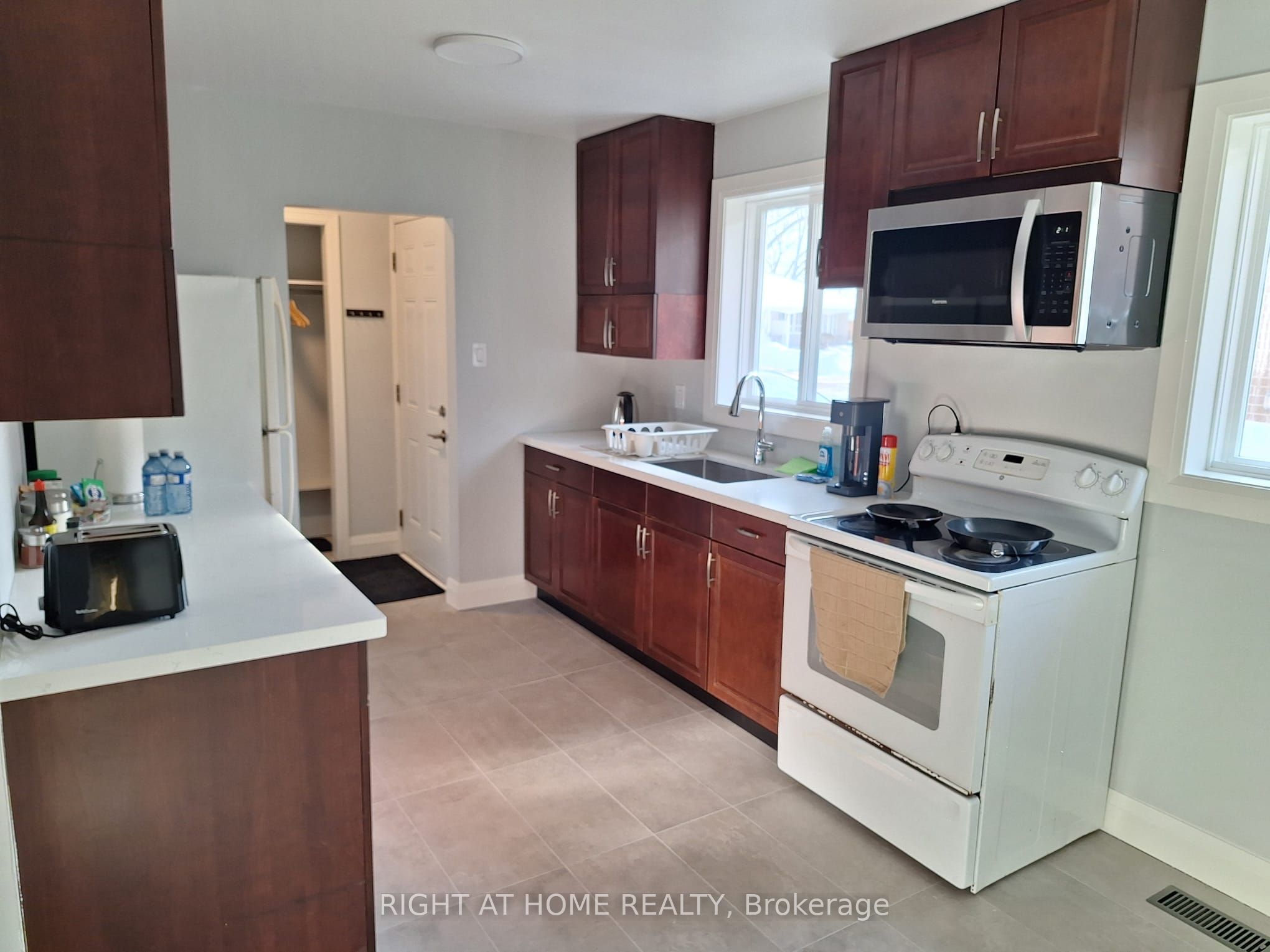 2415 Padstow Crescent Property Photo 3