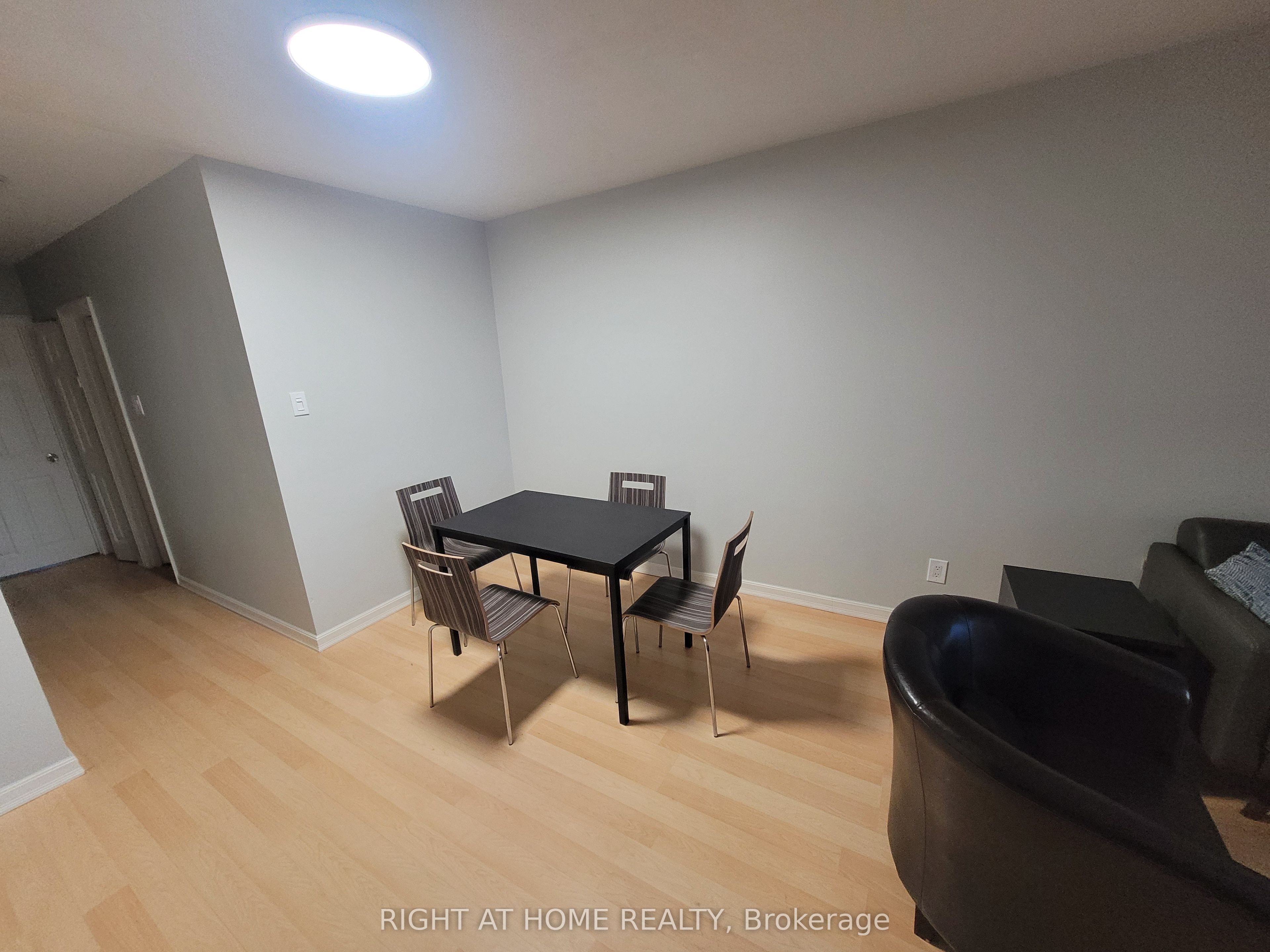 2415 Padstow Crescent Property Photo 6
