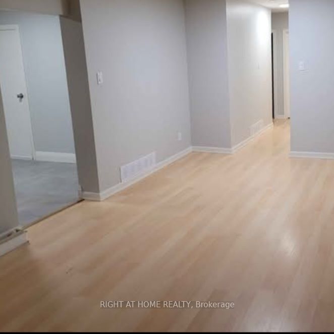 2415 Padstow Crescent Property Photo 8