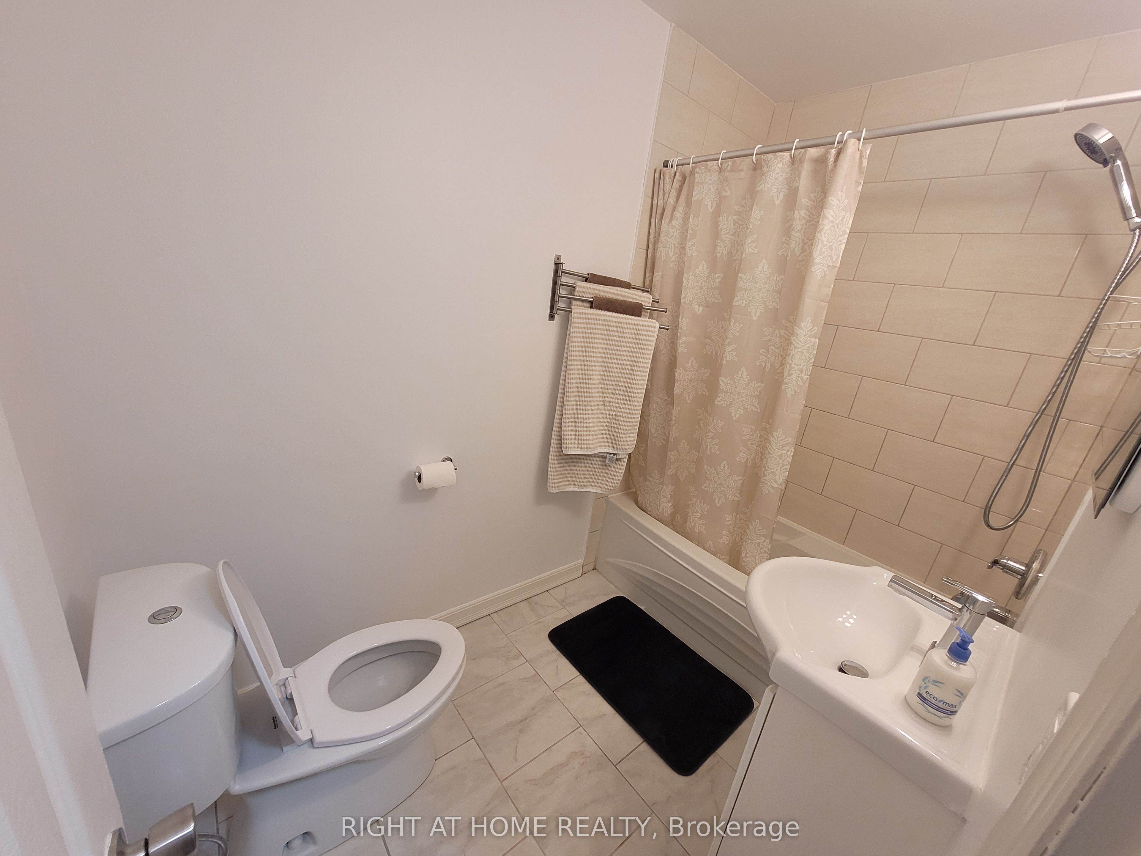 2415 Padstow Crescent Property Photo 9