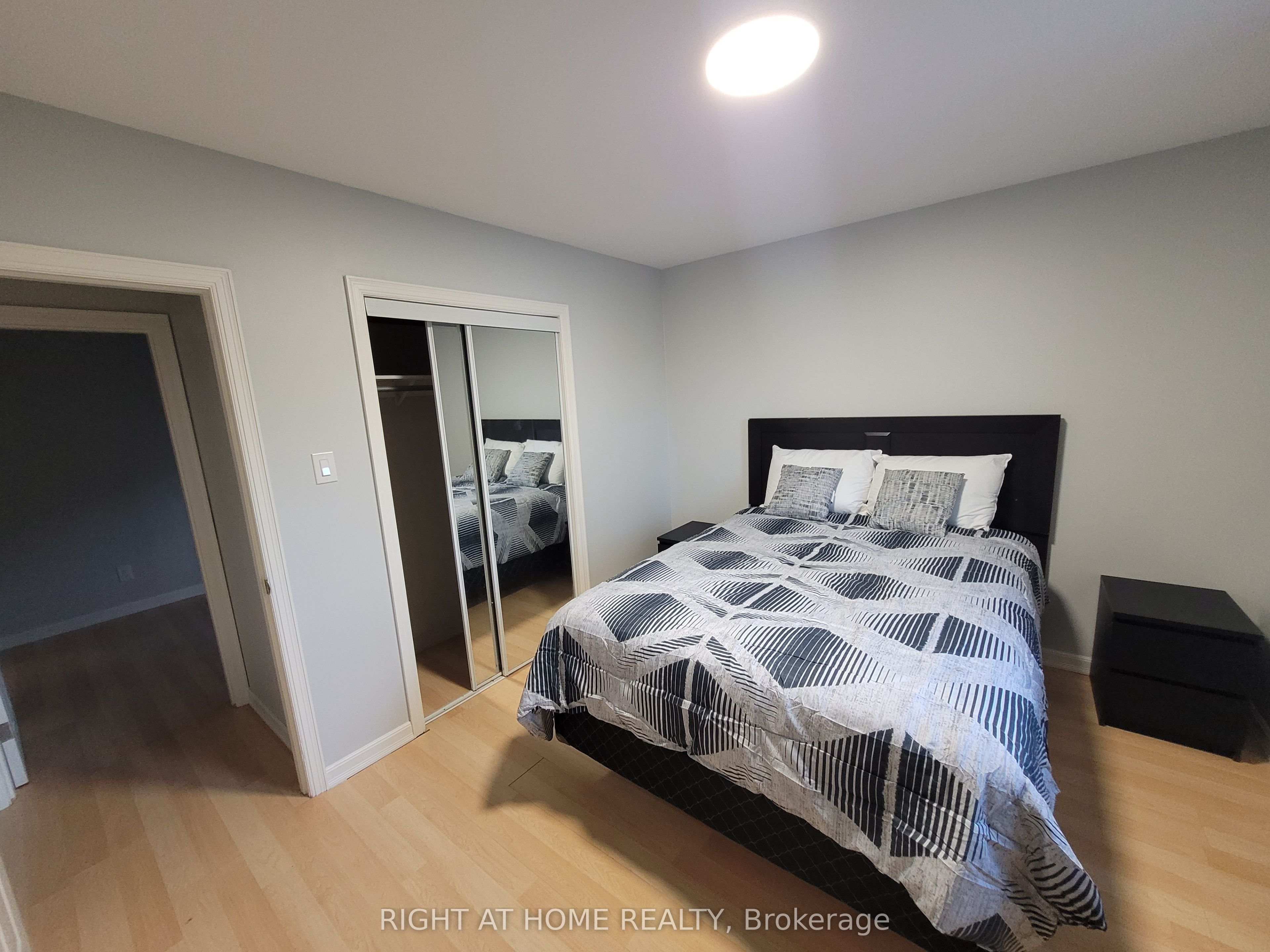 2415 Padstow Crescent Property Photo 10