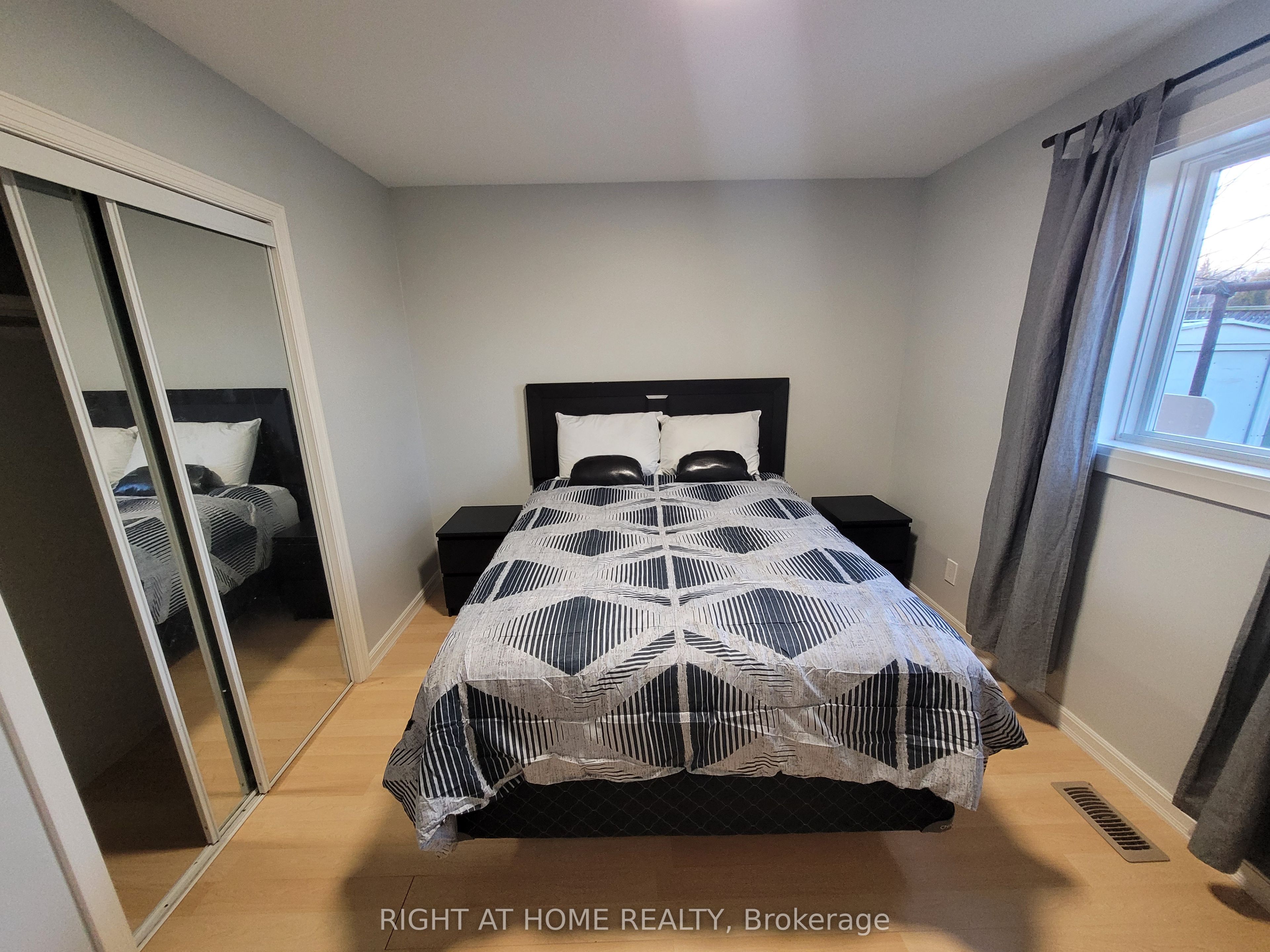 2415 Padstow Crescent Property Photo 11