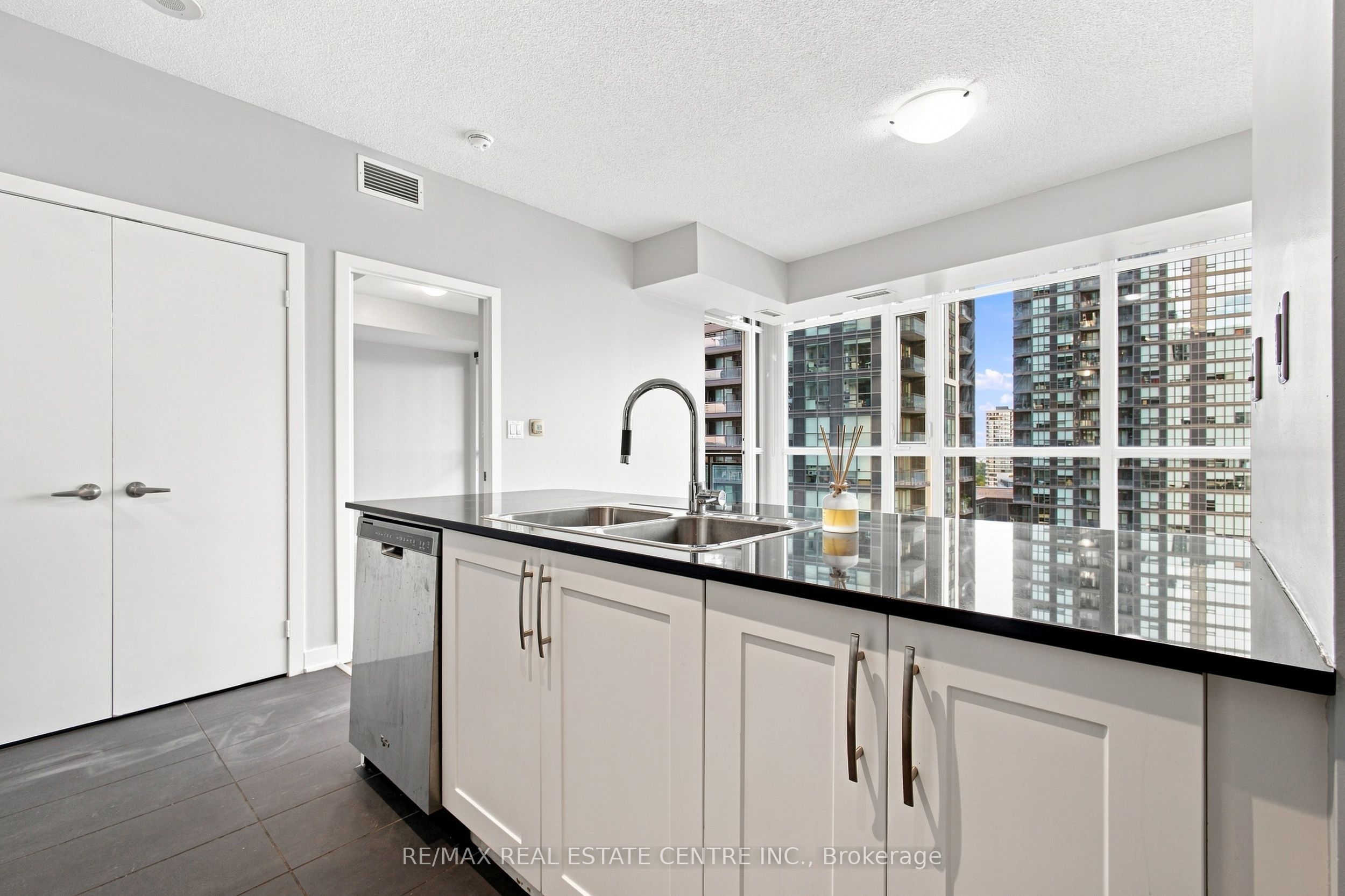 4065 Brickstone Mews 1103 Property Photo 15