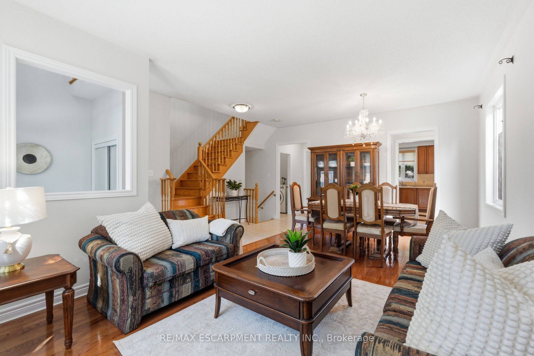 2241 Glazebrook Circle Property Photo 6