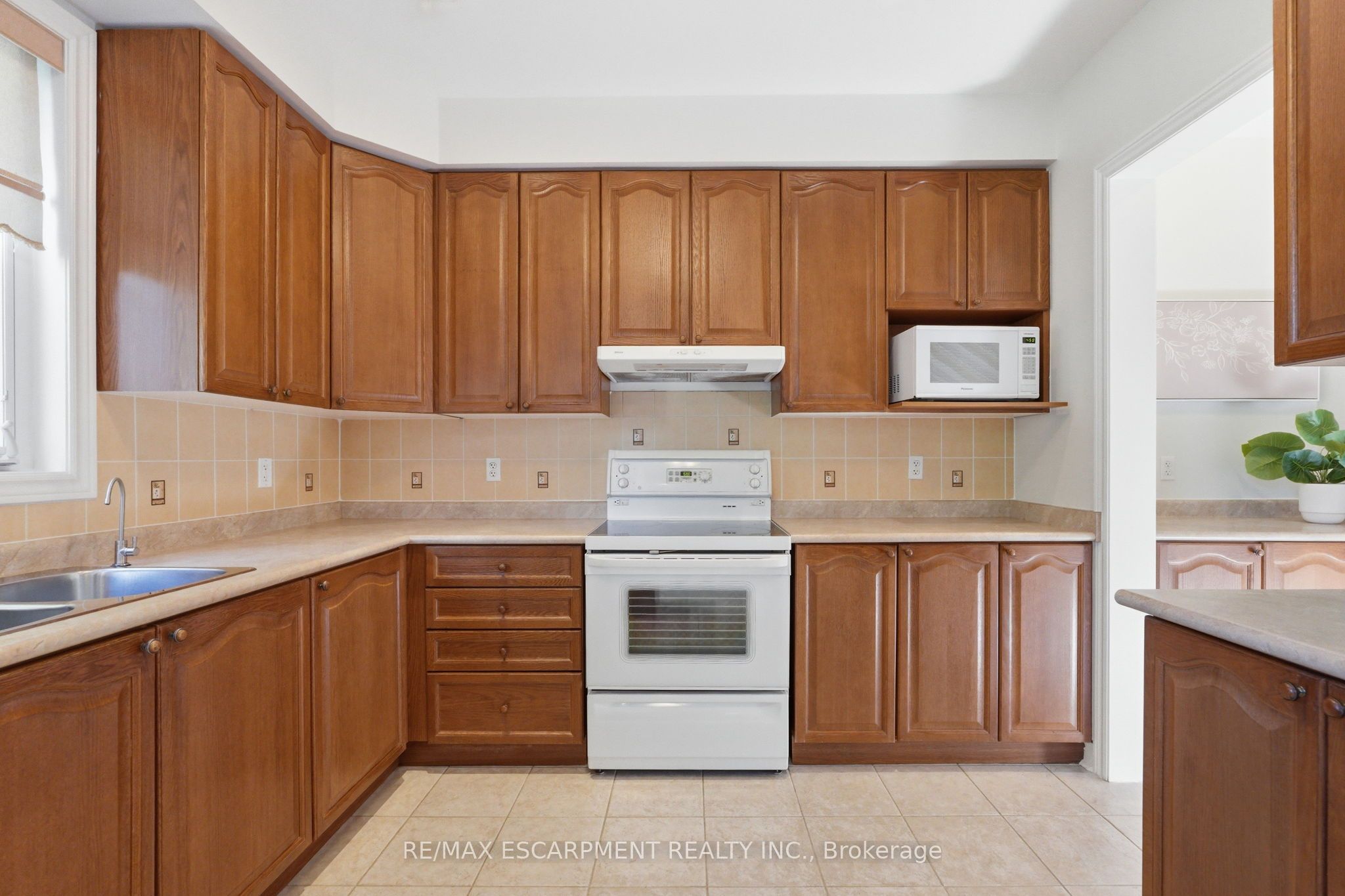 2241 Glazebrook Circle Property Photo 13