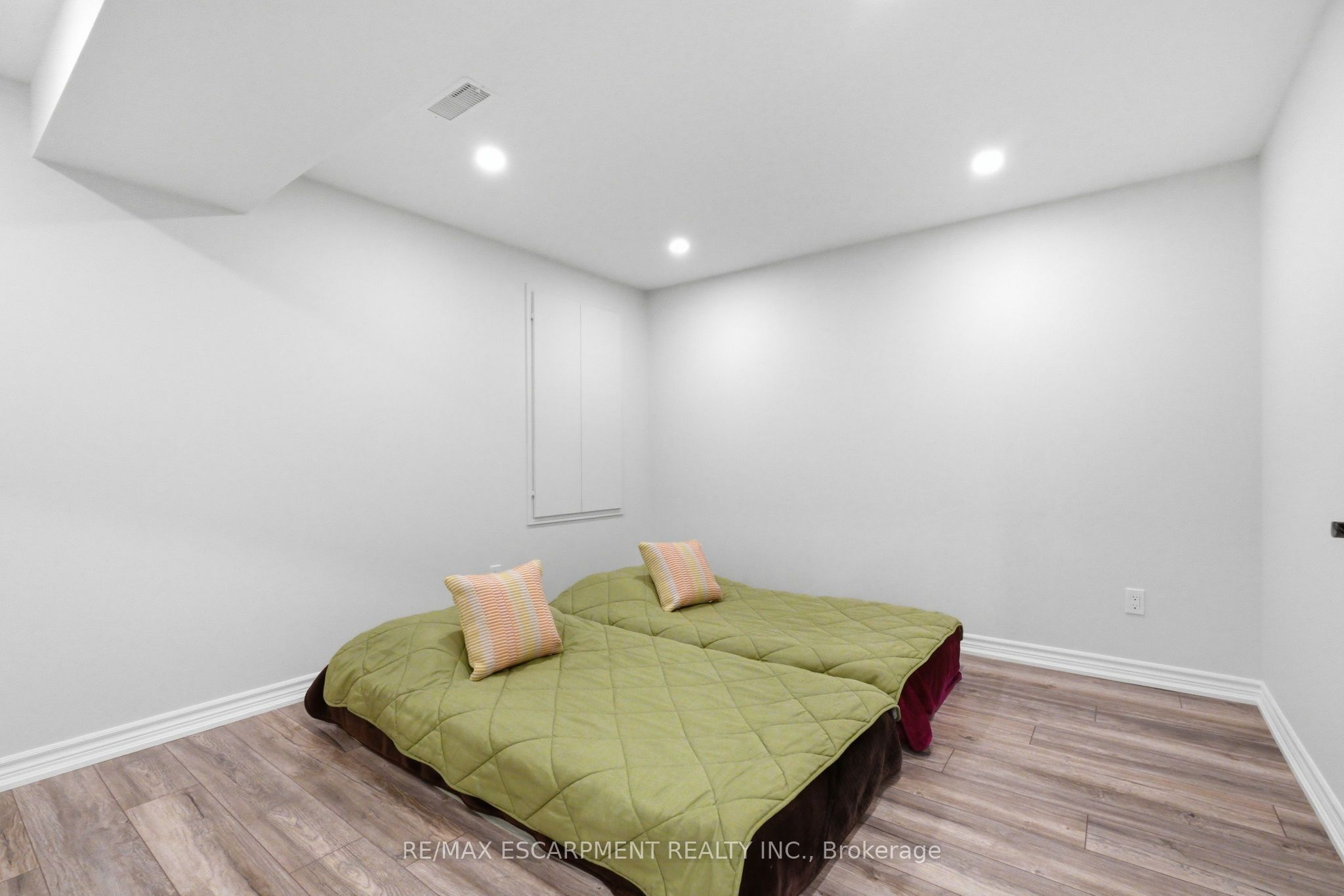 2241 Glazebrook Circle Property Photo 42