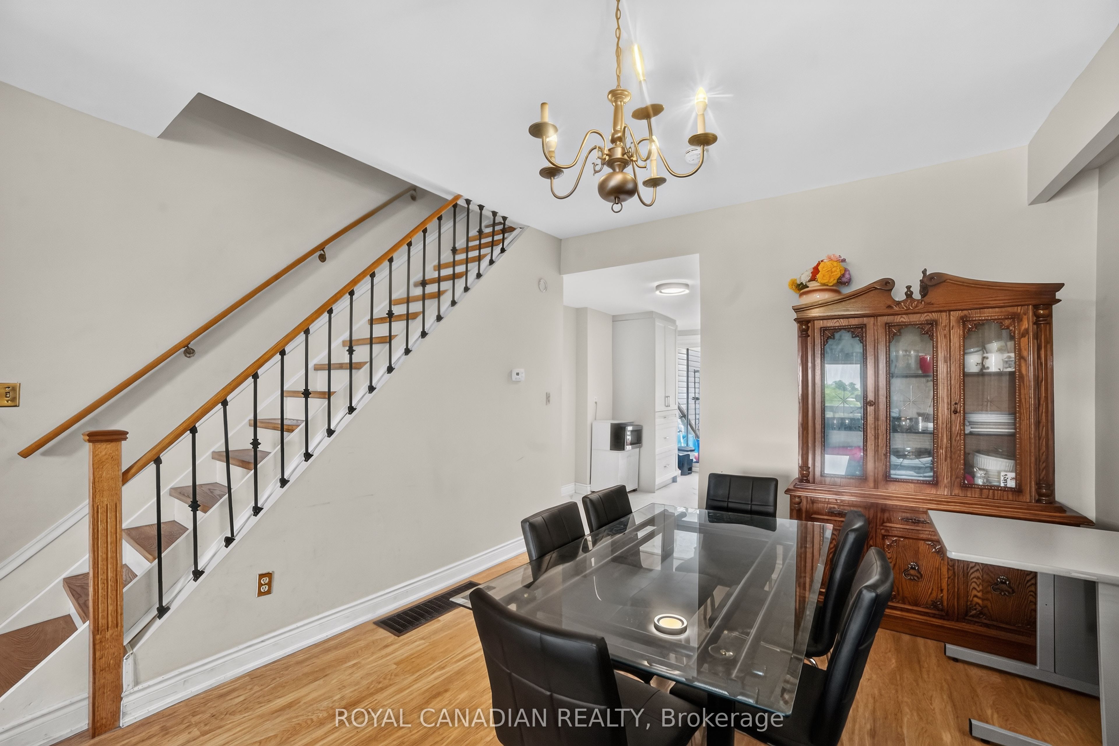2538 St Clair Avenue W Property Photo 13
