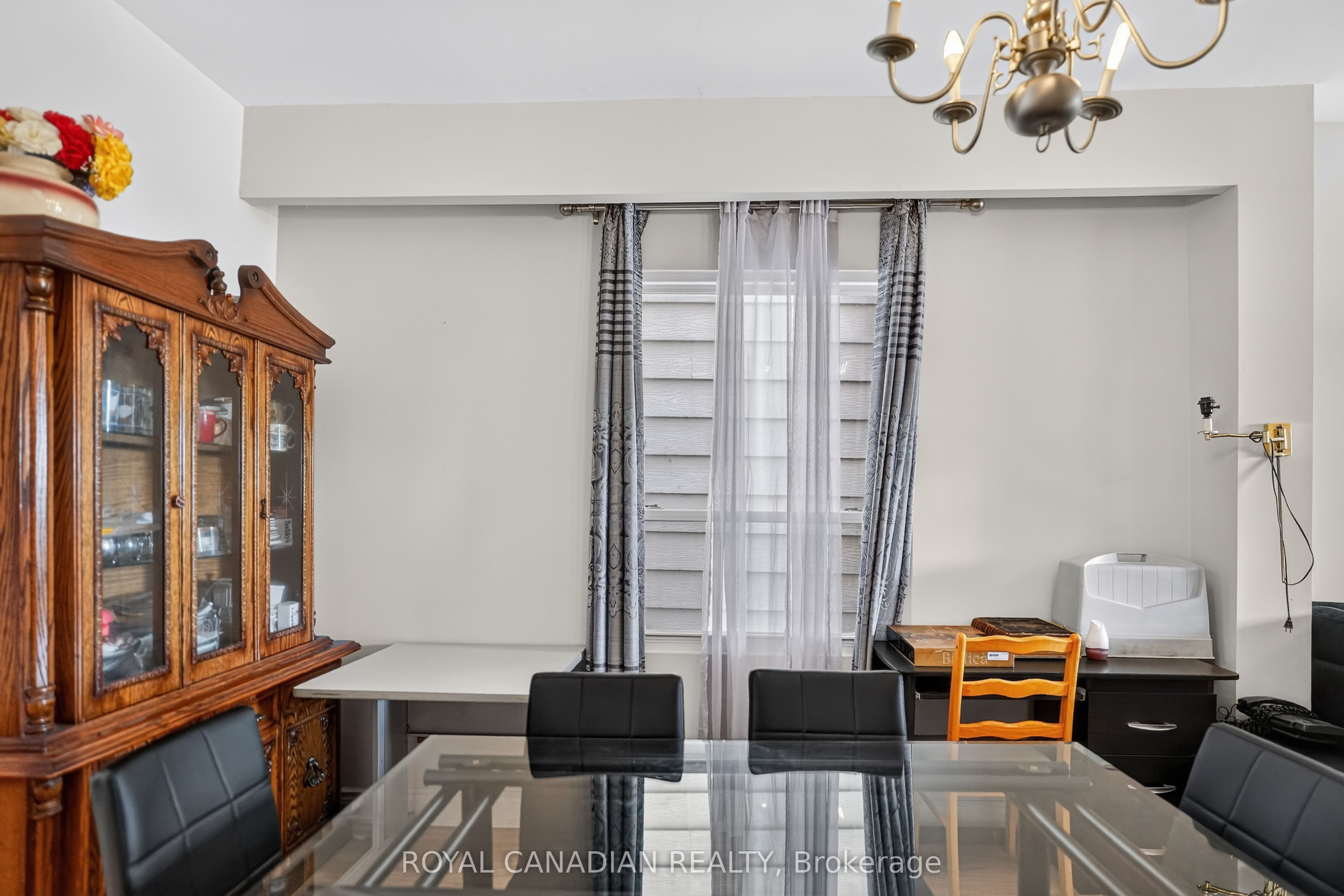 2538 St Clair Avenue W Property Photo 14
