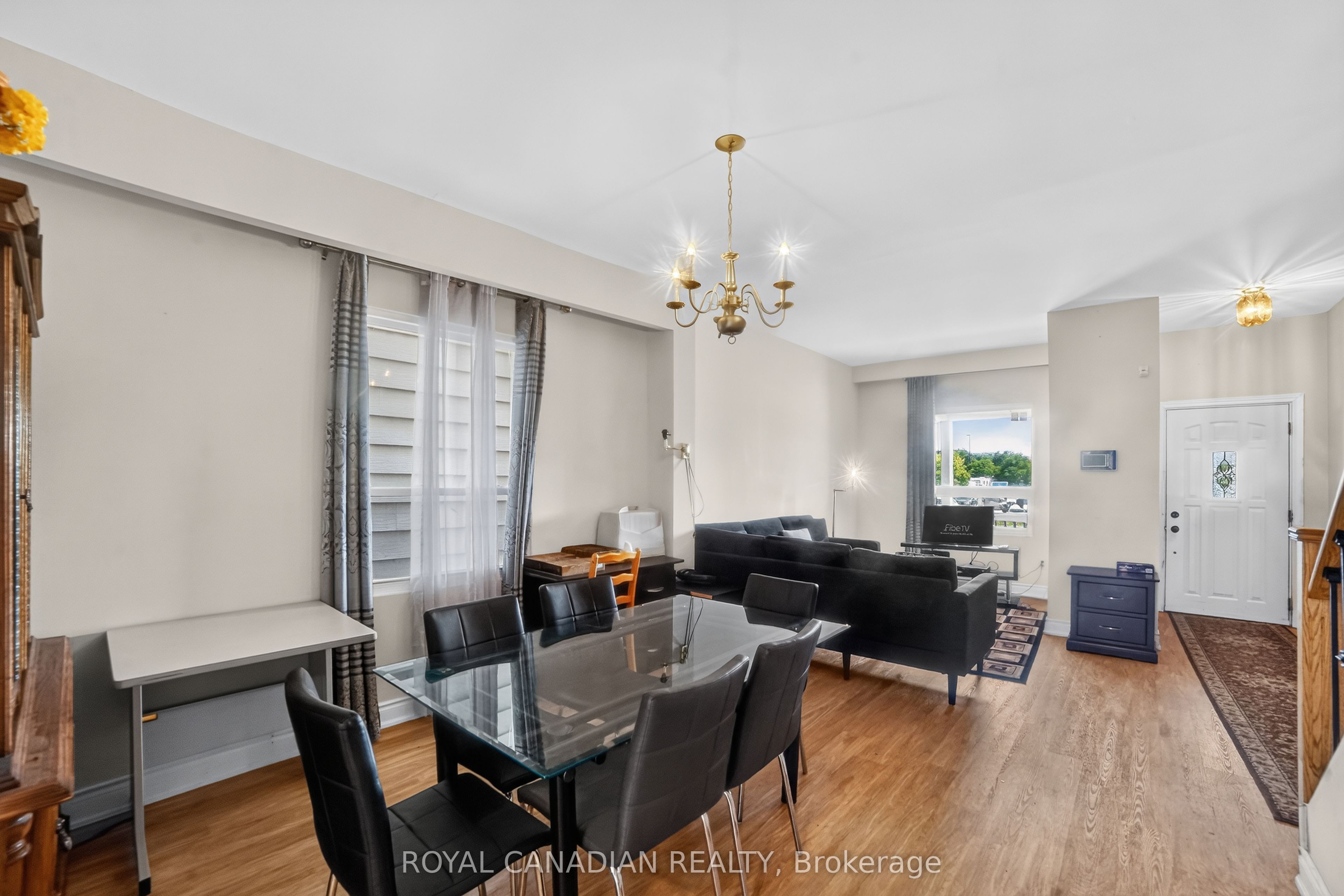 2538 St Clair Avenue W Property Photo 15