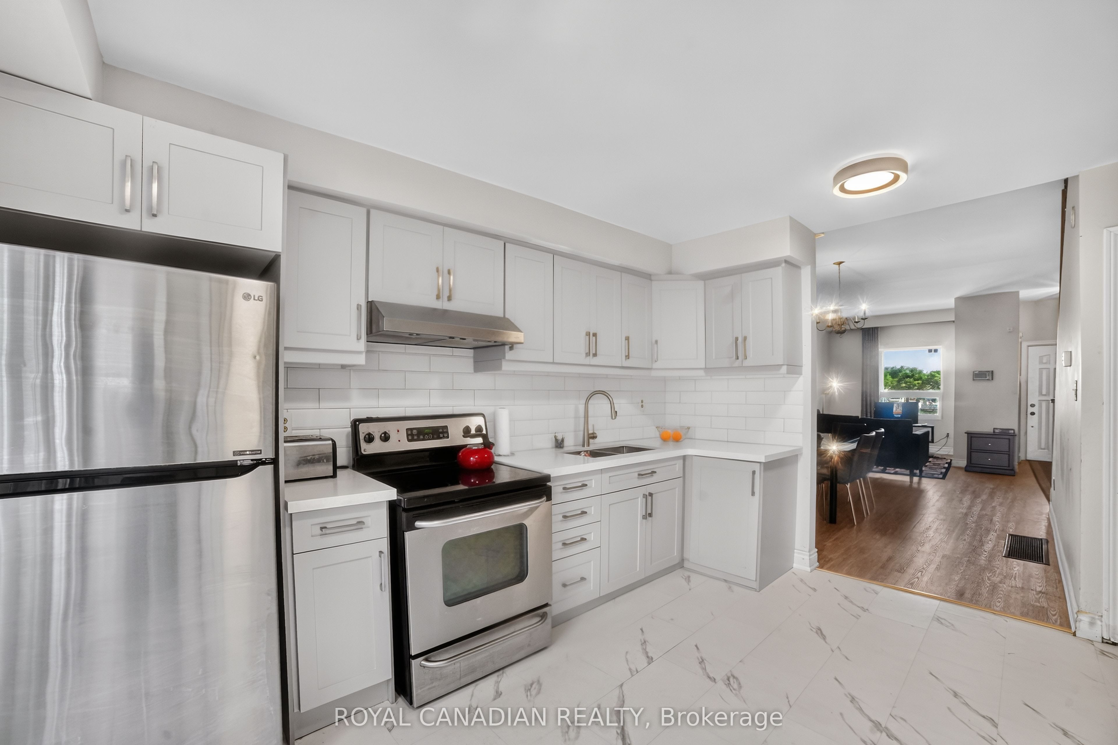 2538 St Clair Avenue W Property Photo 18