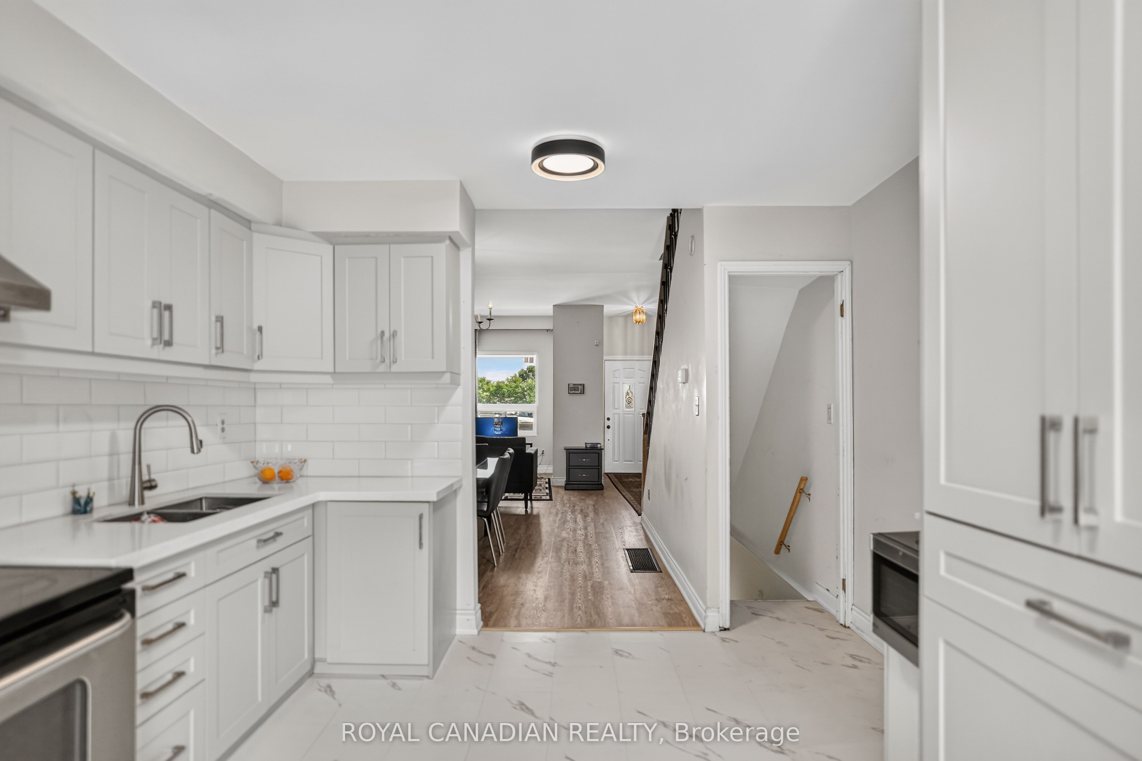 2538 St Clair Avenue W Property Photo 20
