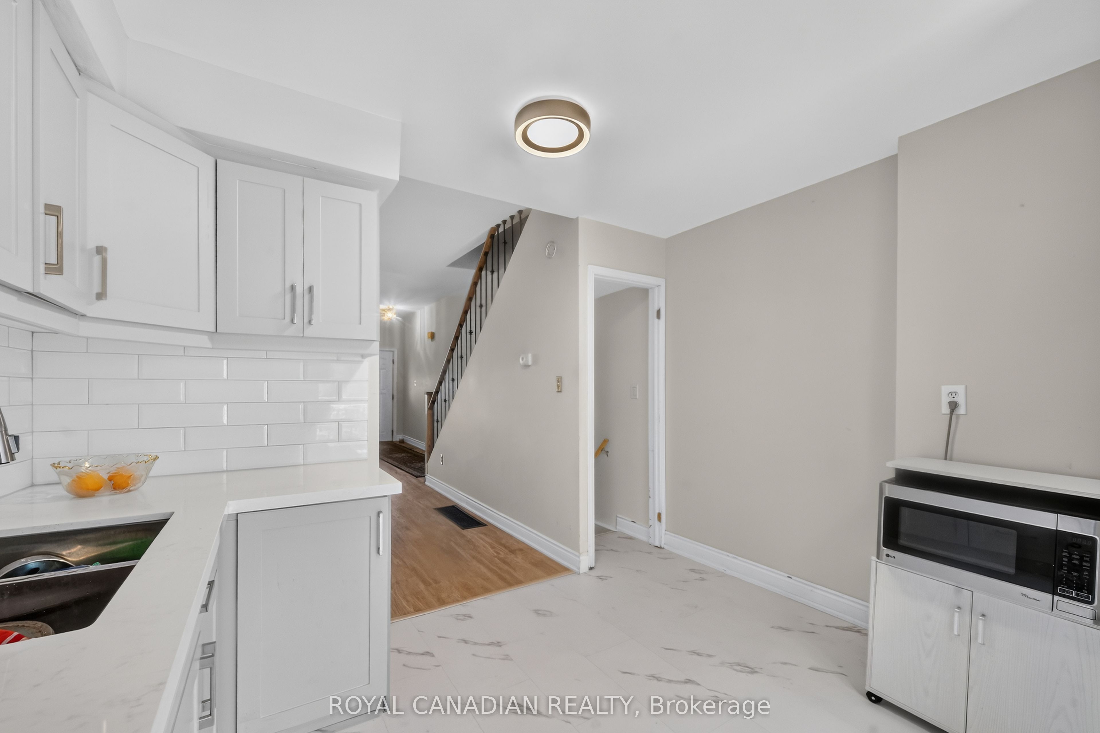 2538 St Clair Avenue W Property Photo 22